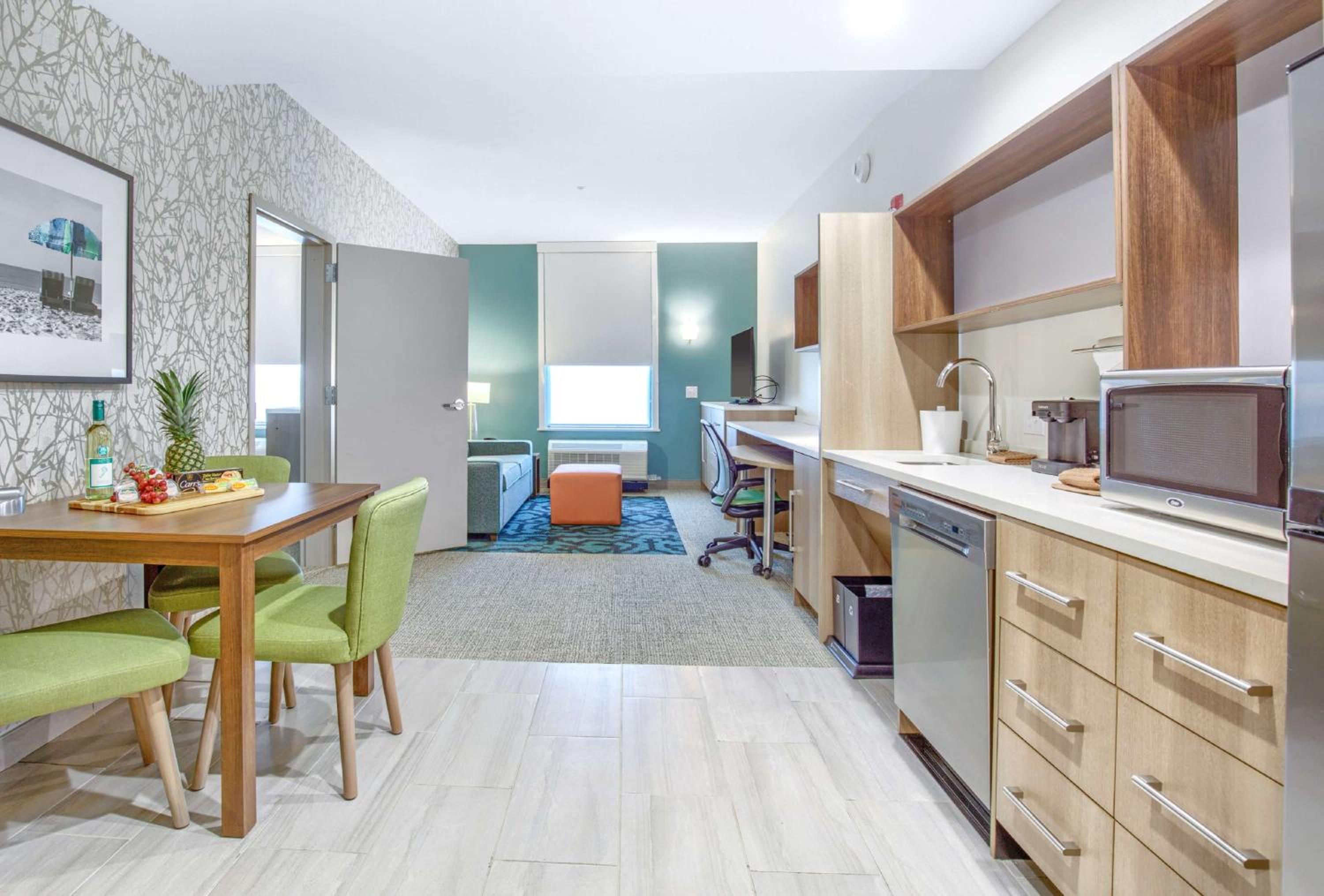 One-Bedroom King Suite - Non-Smoking - Photo 2