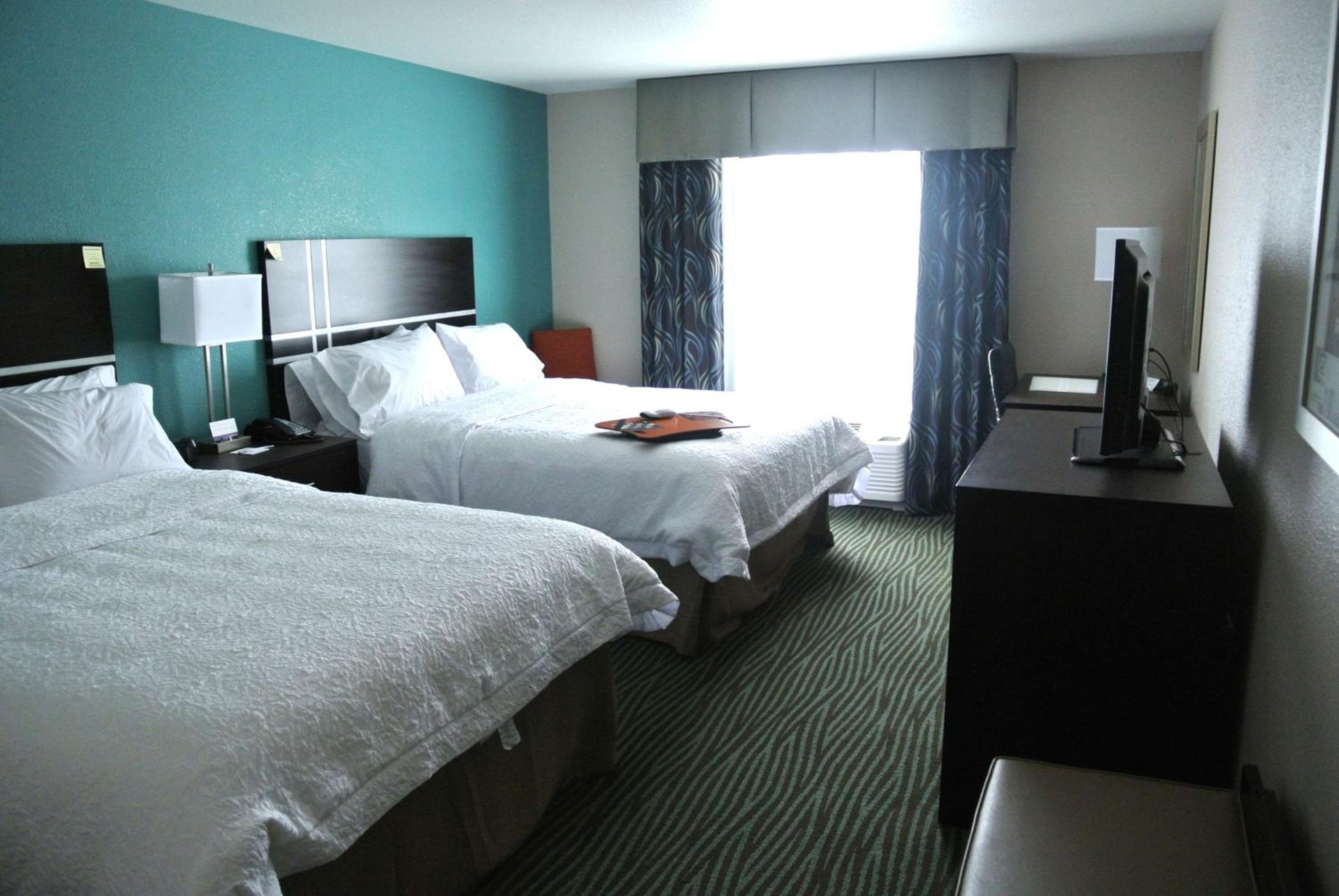 Queen Room with Two Queen Beds (4 Adults) photo 1