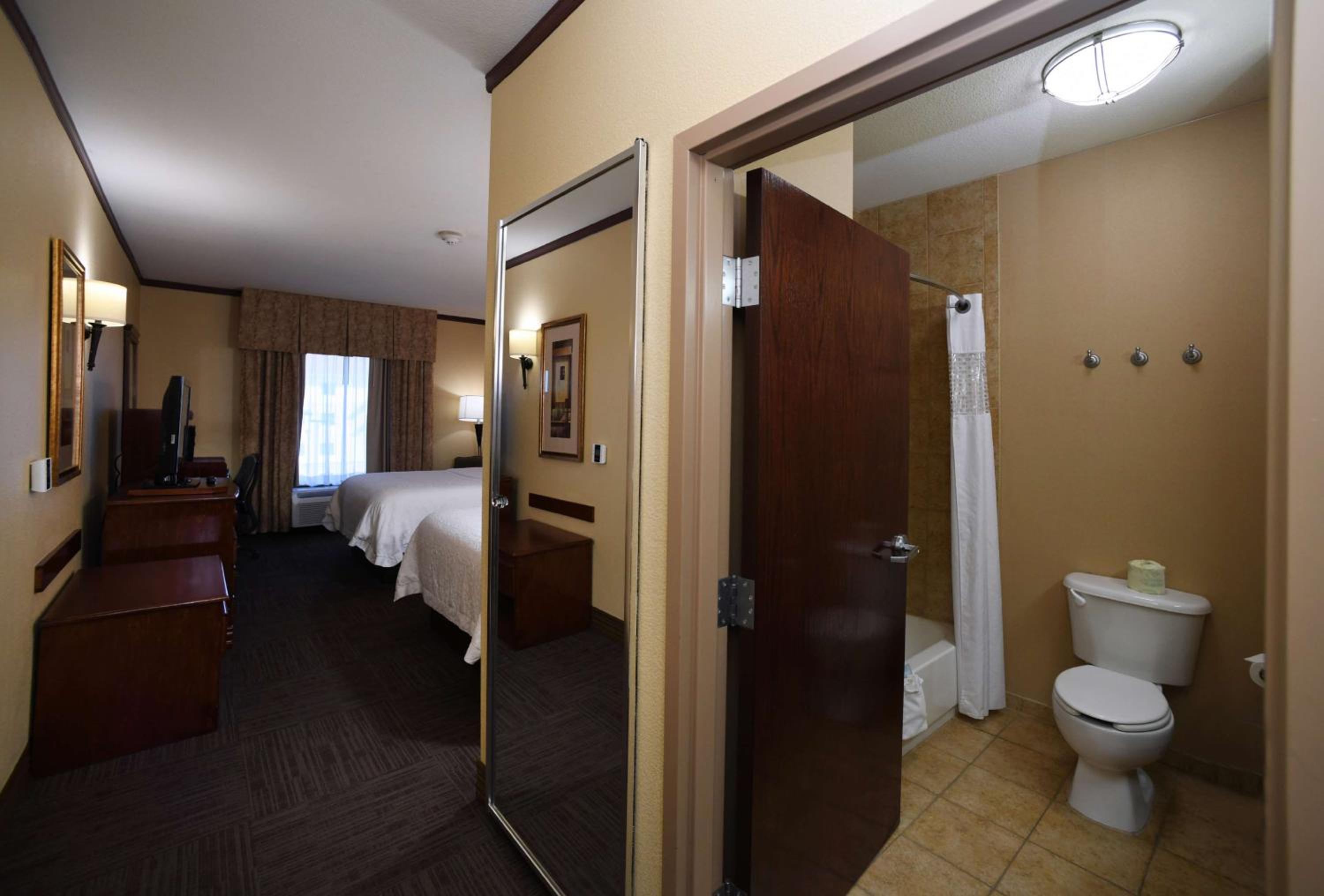 Room with Two Queen Beds - Non-Smoking - Photo 1