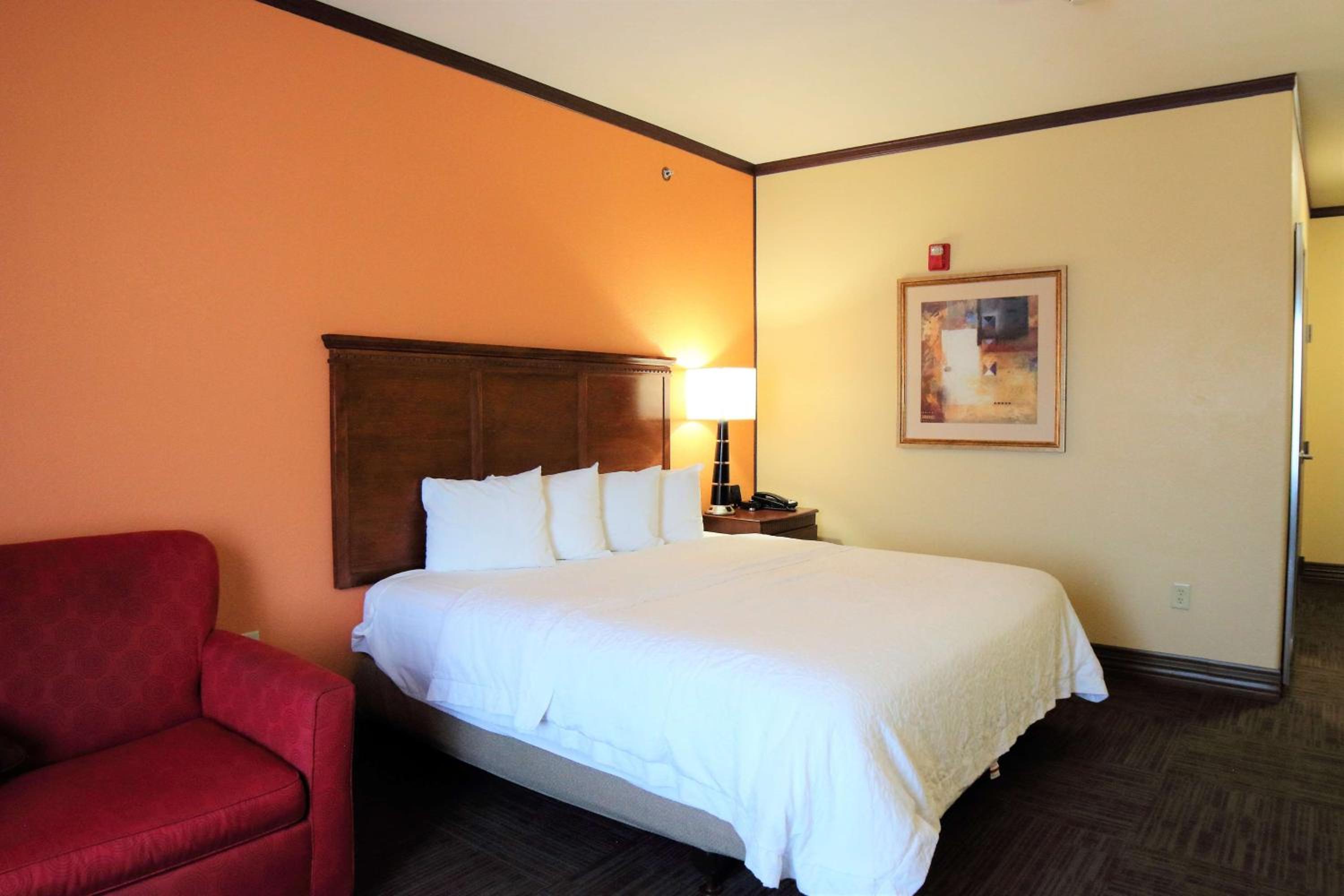 King Room with King Bed - Non-Smoking - Photo 1
