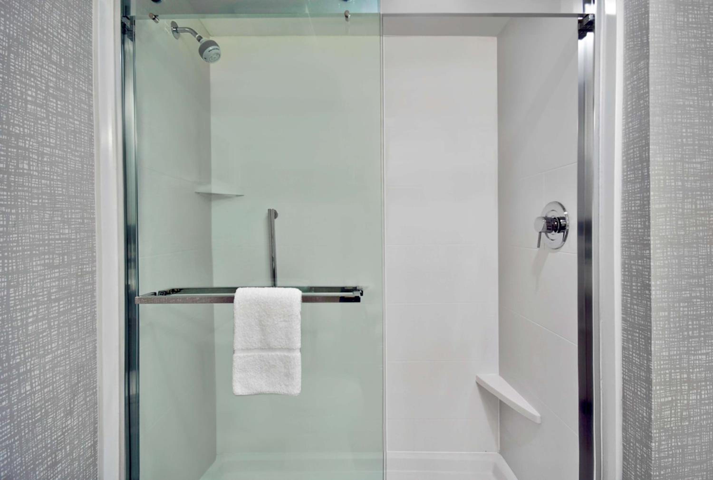 King Room - Hearing Access/Non-Smoking - Photo 1