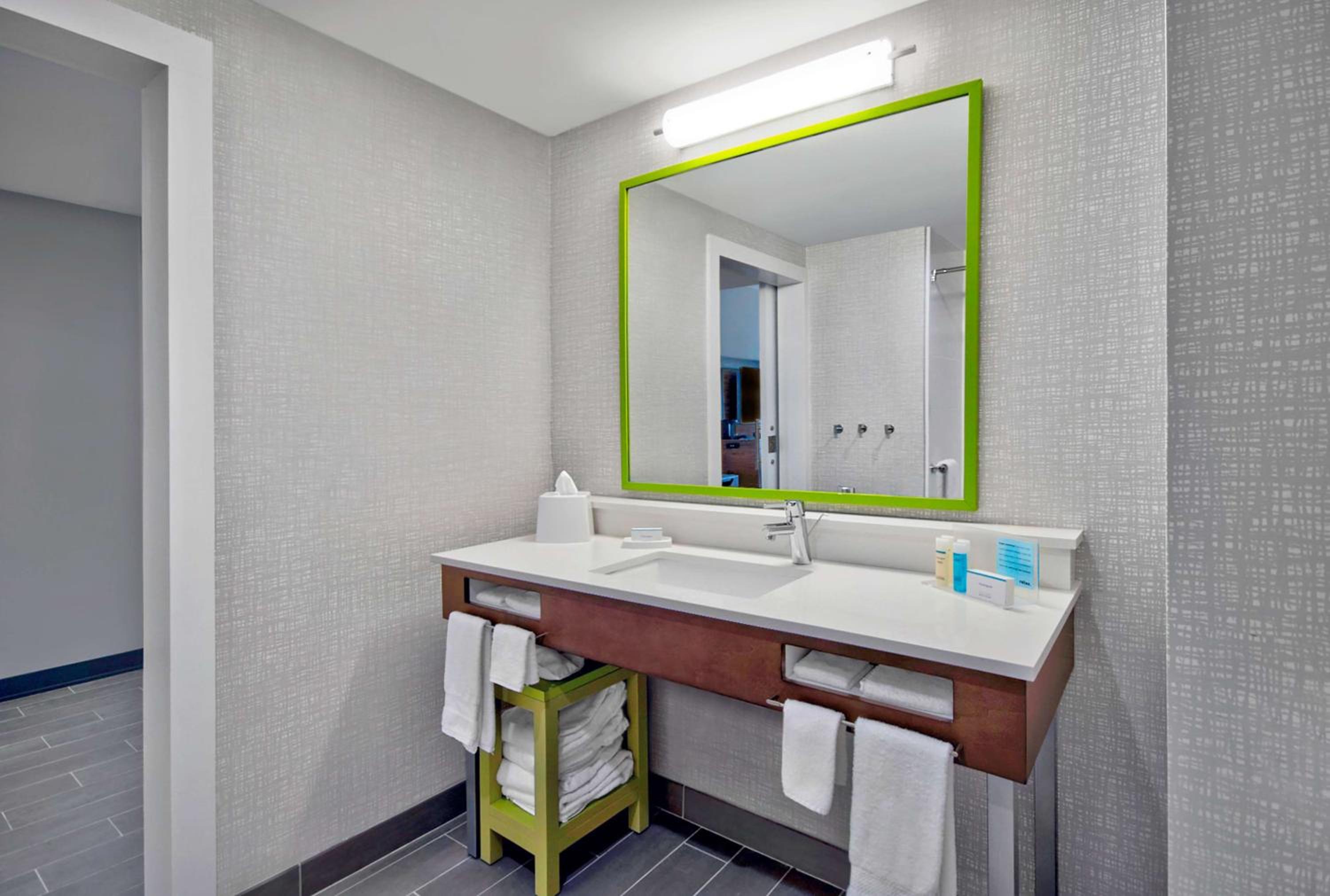 King Room - Mobility Access/Non-Smoking - Photo 4