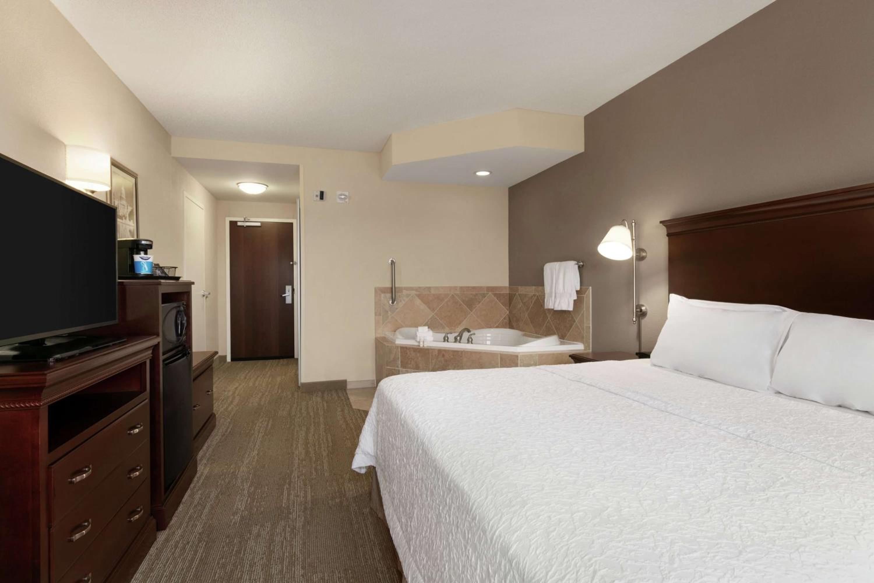 King Room with Spa Bath - Photo 1