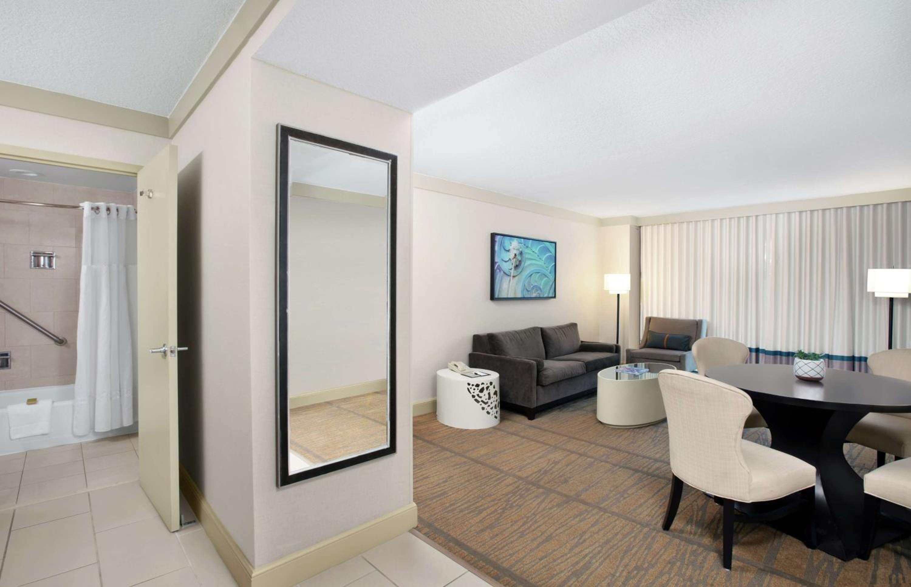 King Suite - Non-Smoking photo 1