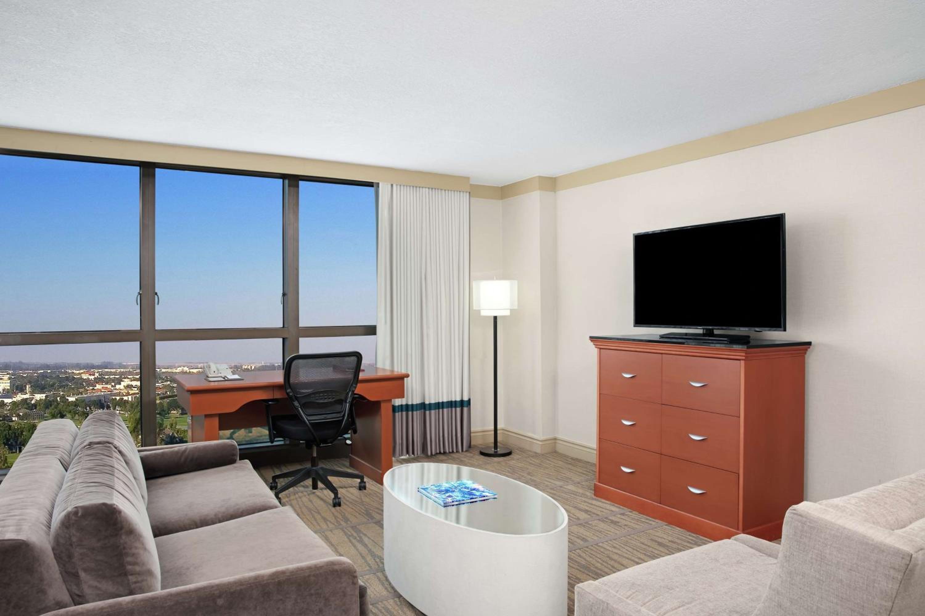 Junior King Suite - Non-Smoking photo 1