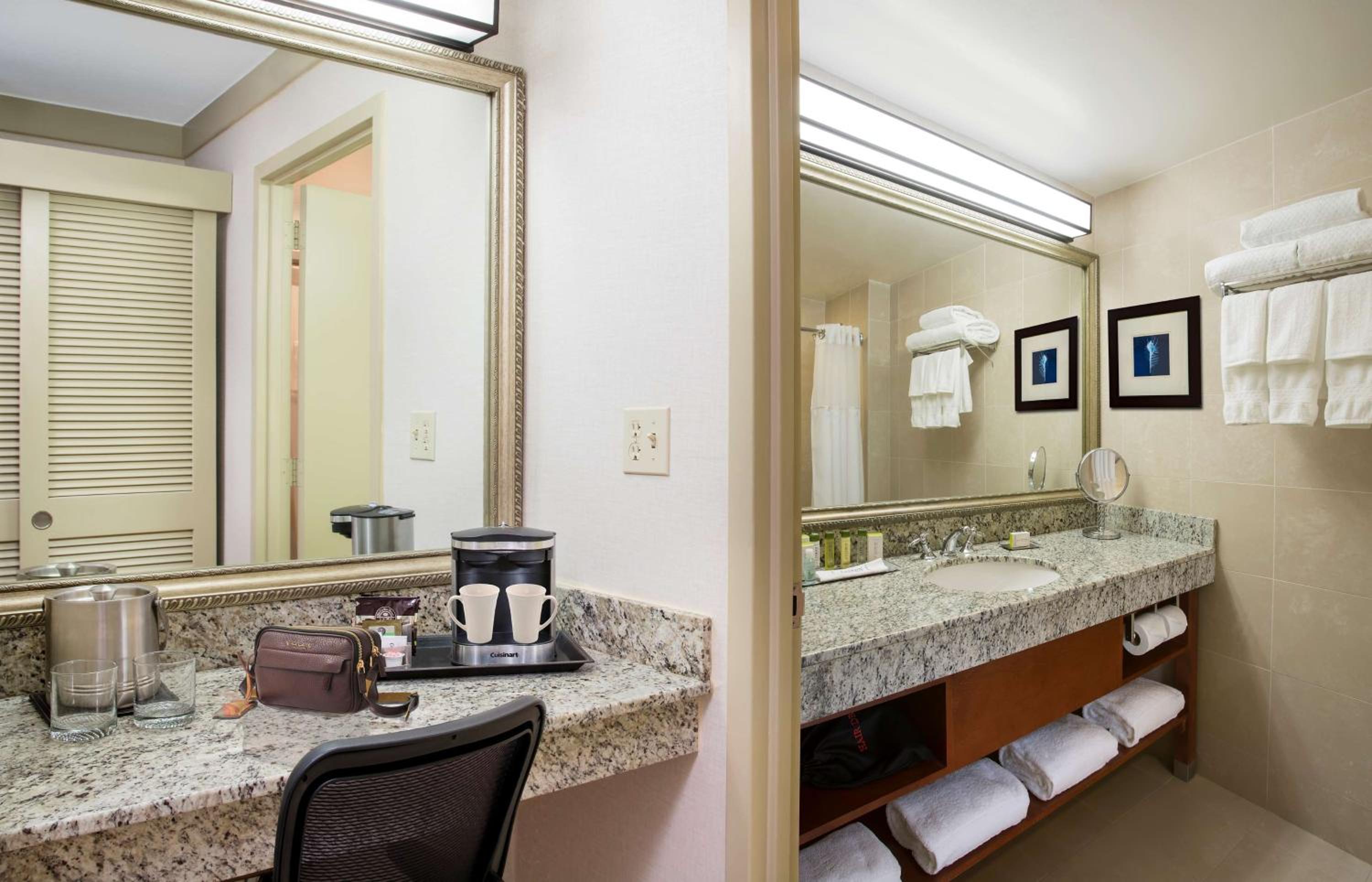 Deluxe King Room photo 3