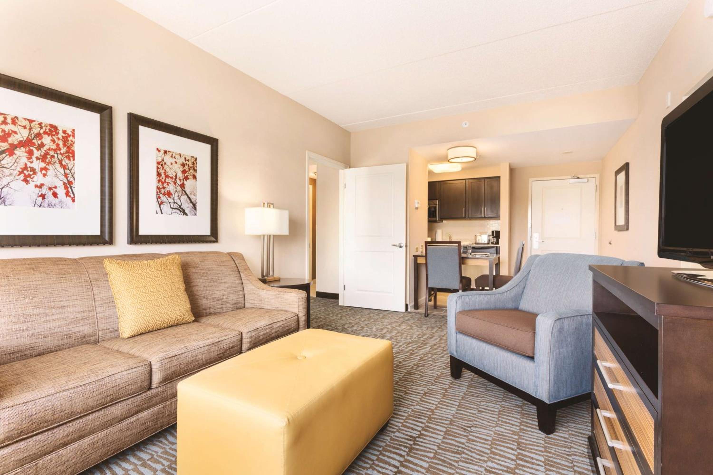 One-Bedroom Queen Suite with Two Queen Beds - Non-Smoking