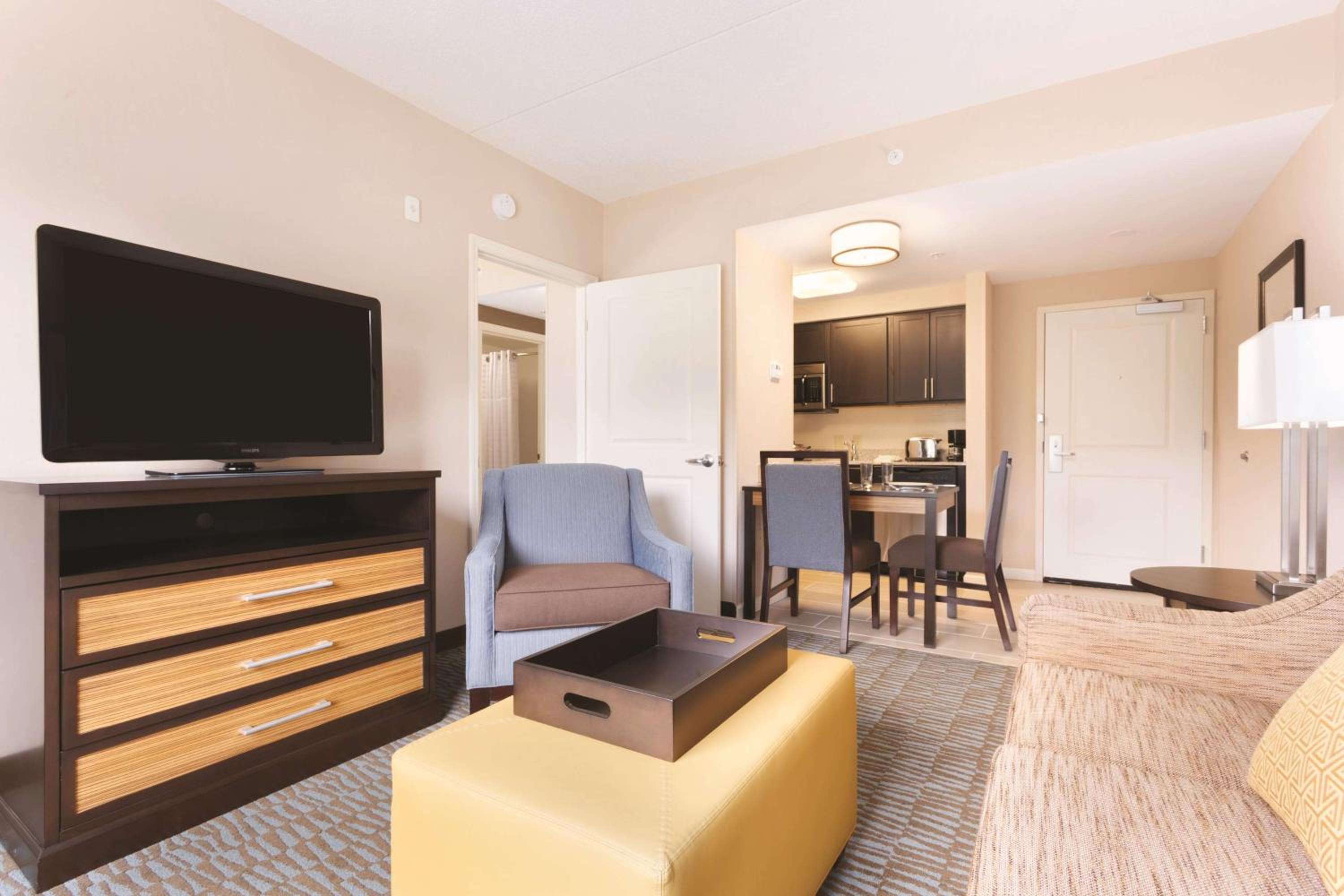 One-Bedroom King Suite - Non-Smoking