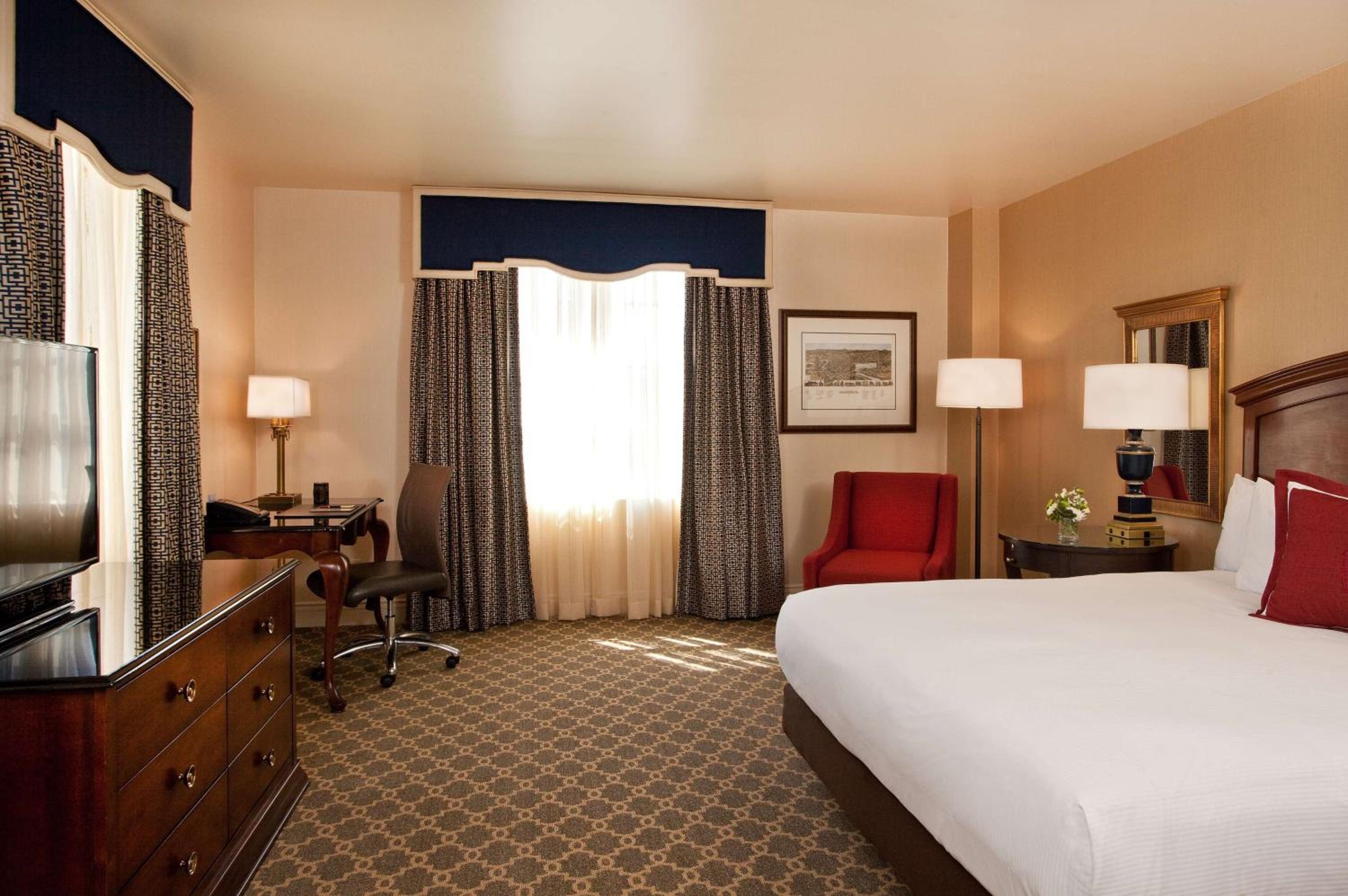 Deluxe King Corner Room