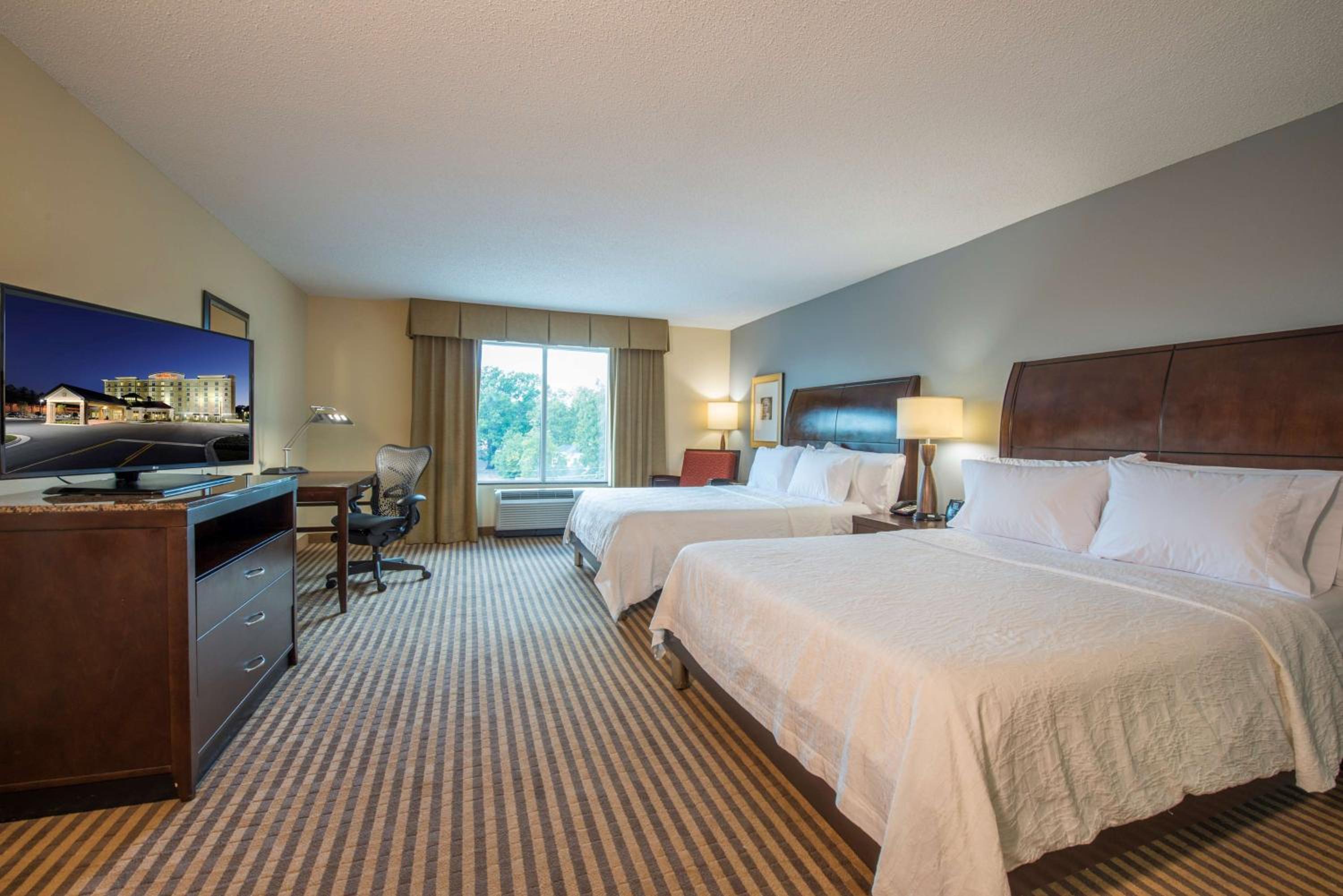 Queen Room with Two Queen Beds - Photo 6