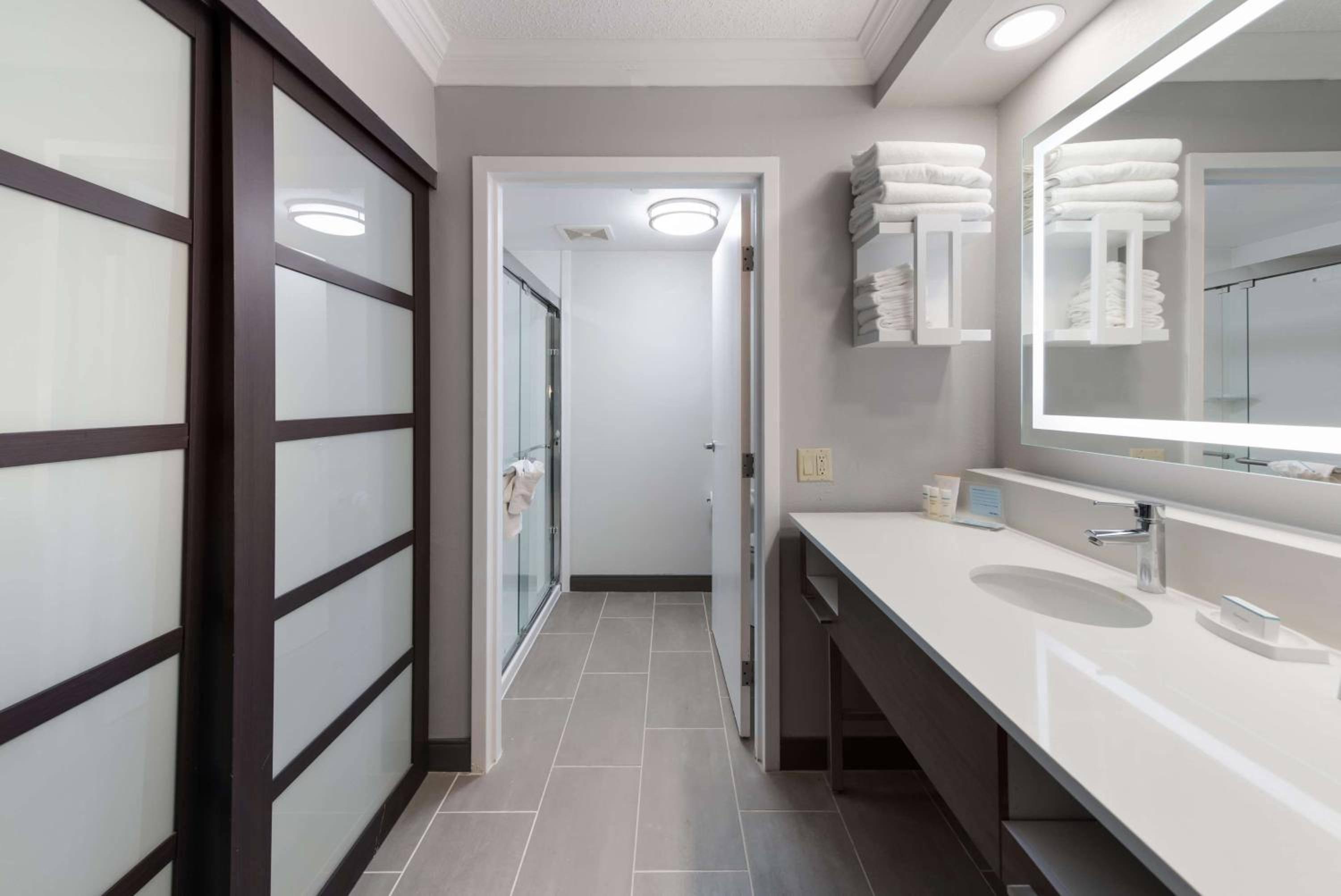 One-Bedroom Suite with Two Double Beds - Non-Smoking - Photo 4
