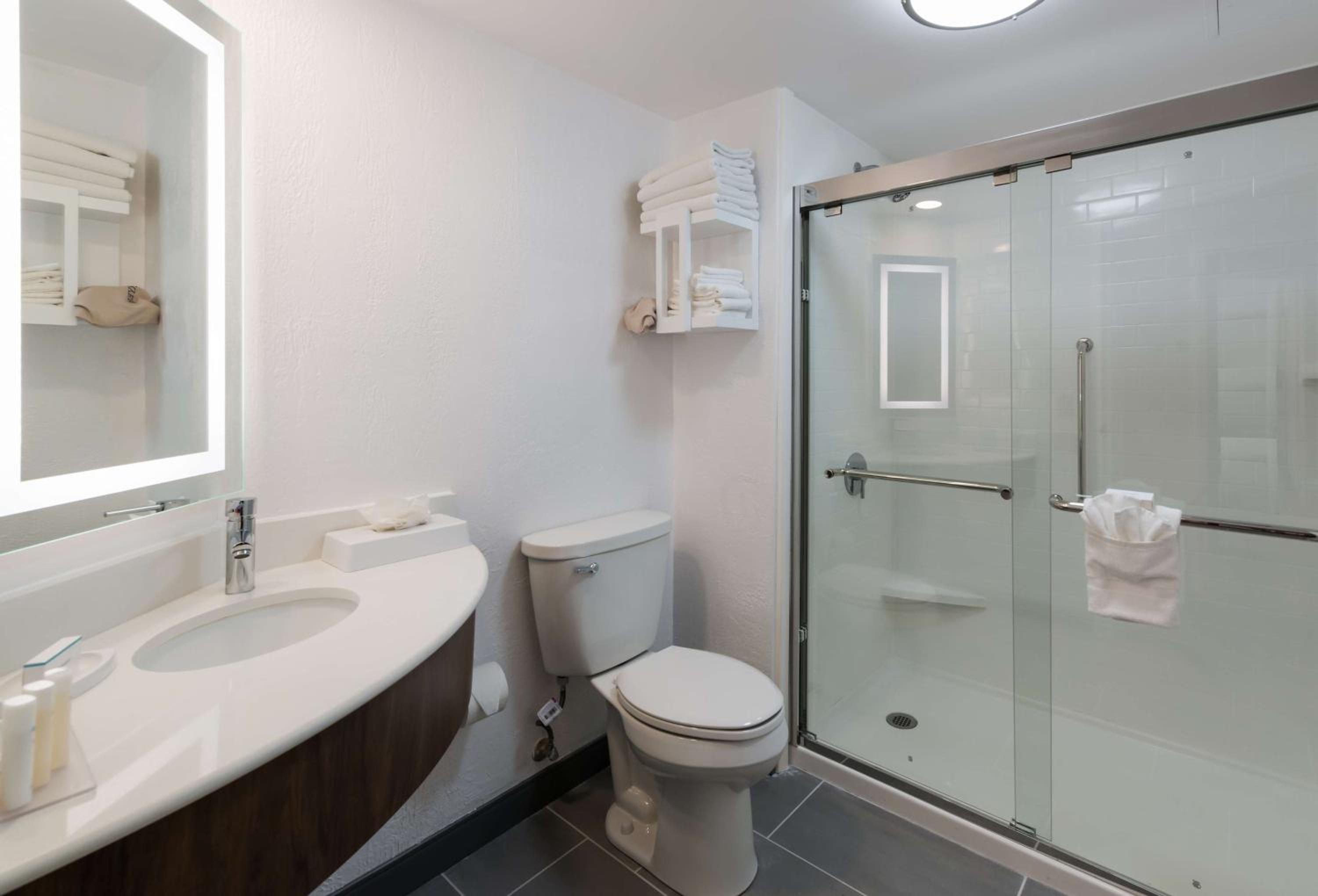 One-Bedroom Suite with Two Double Beds - Non-Smoking - Photo 3