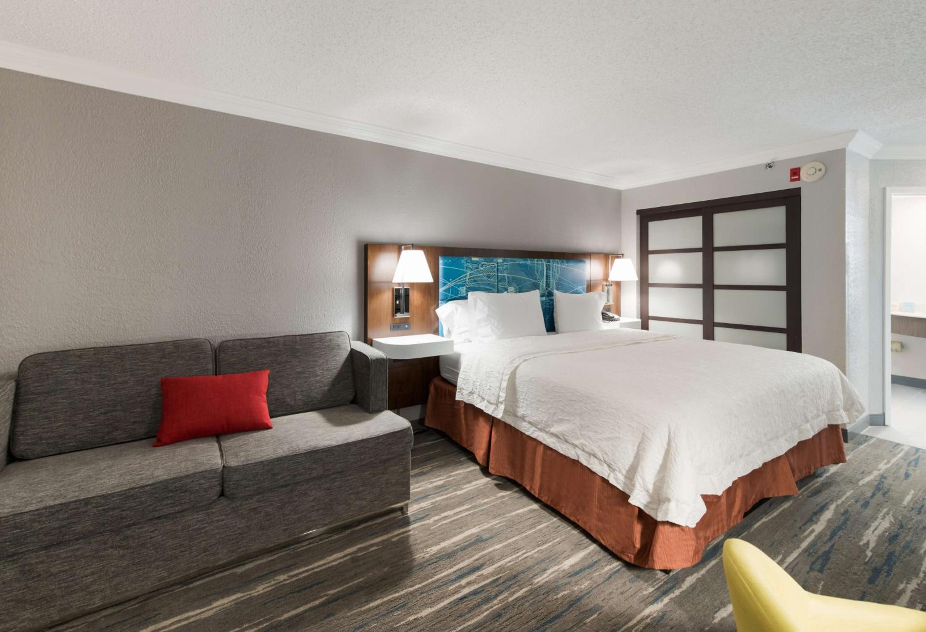King Room with Sofa Bed - Hearing Accessible/Non-Smoking - Photo 1