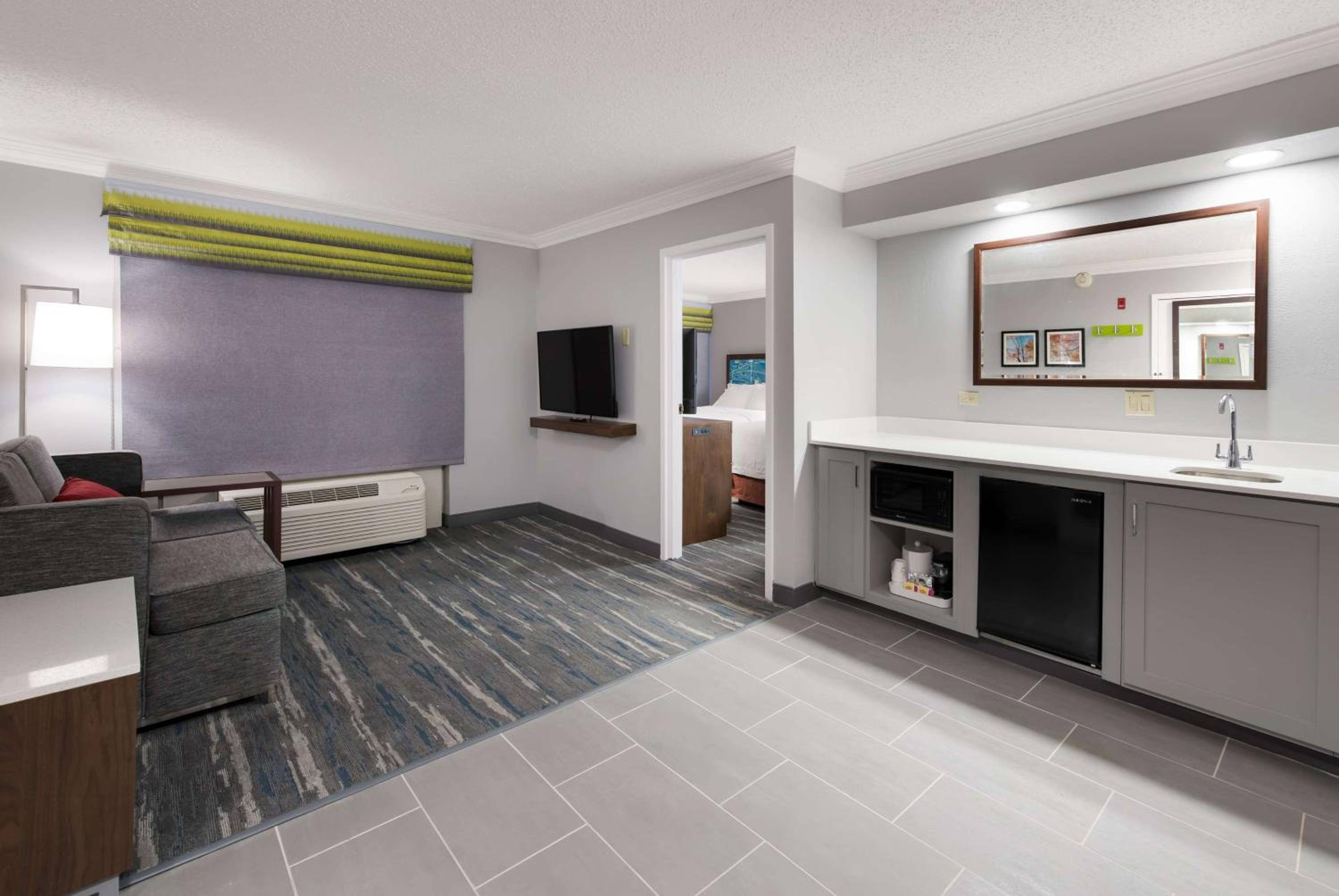 One-Bedroom Suite with Two Double Beds - Non-Smoking - Photo 2