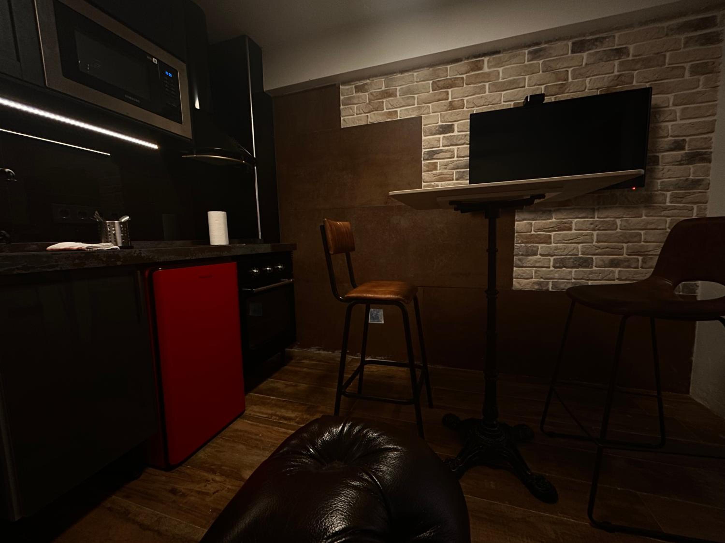 Studio with Balcony - Photo 17