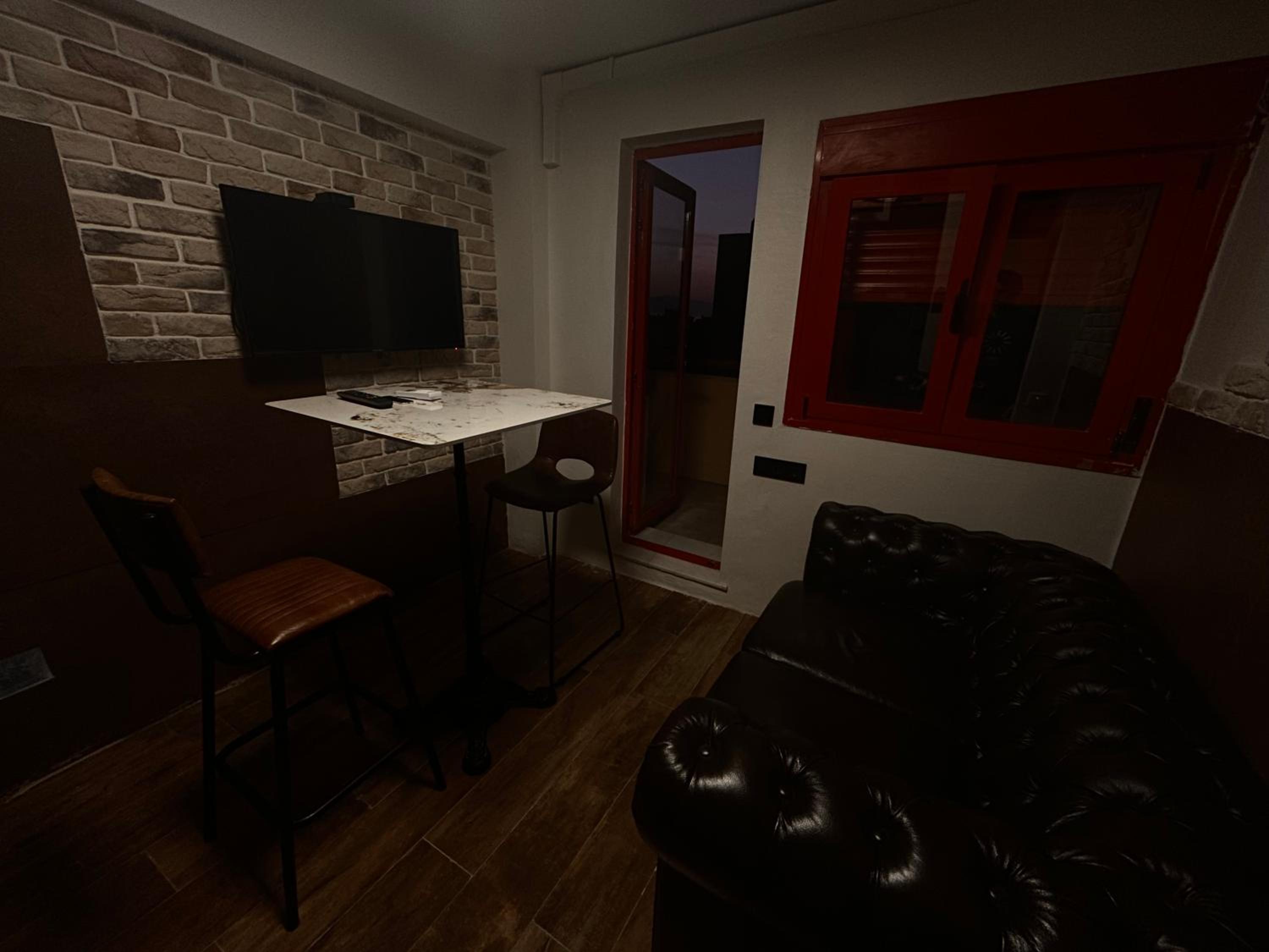 Studio with Balcony - Photo 8