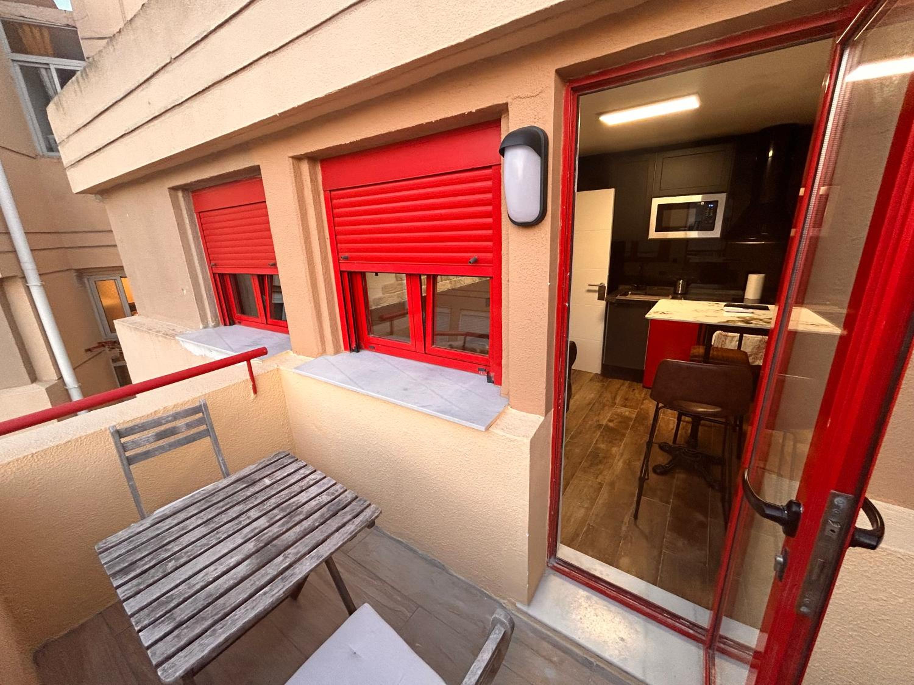 Studio with Balcony - Photo 6