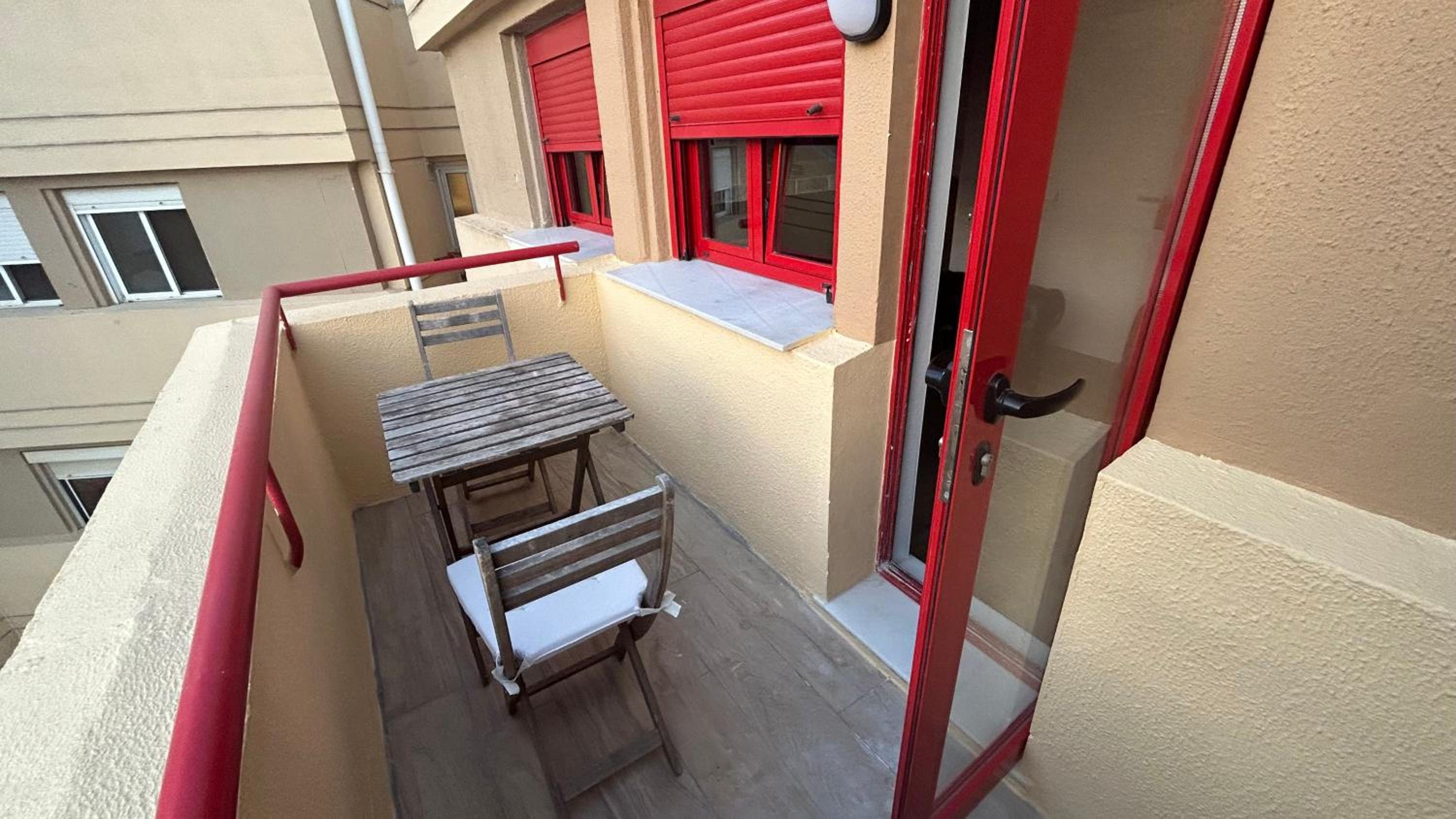 Studio with Balcony - Photo 2