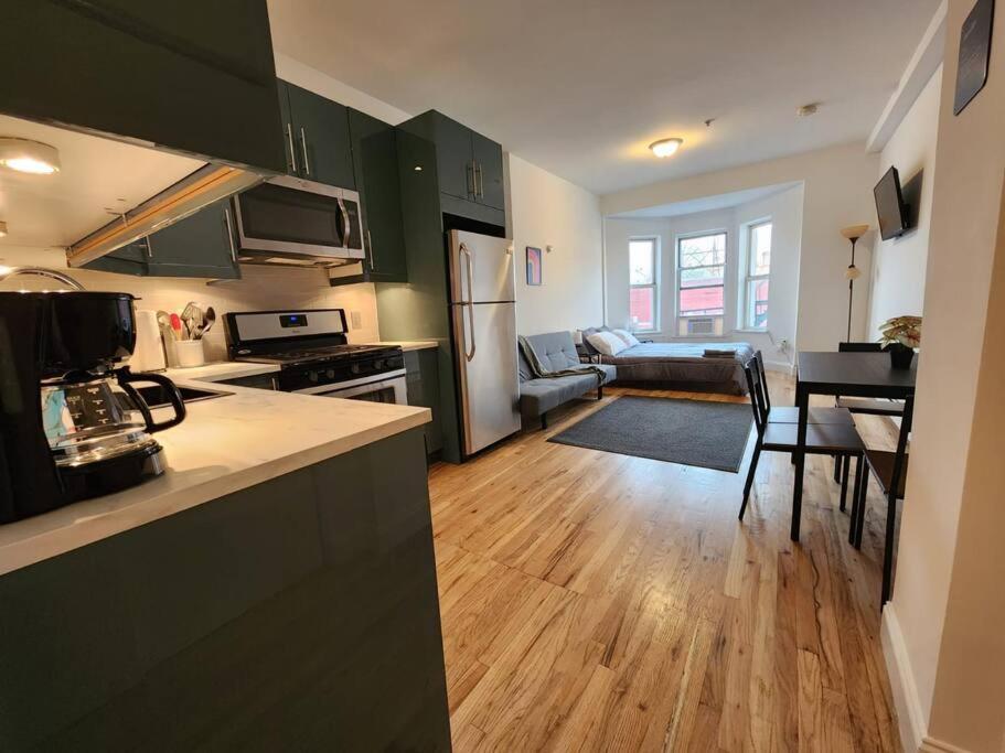 One-Bedroom Apartment photo 1