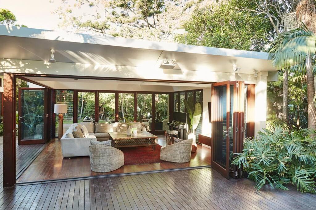 Five-Bedroom House photo 1