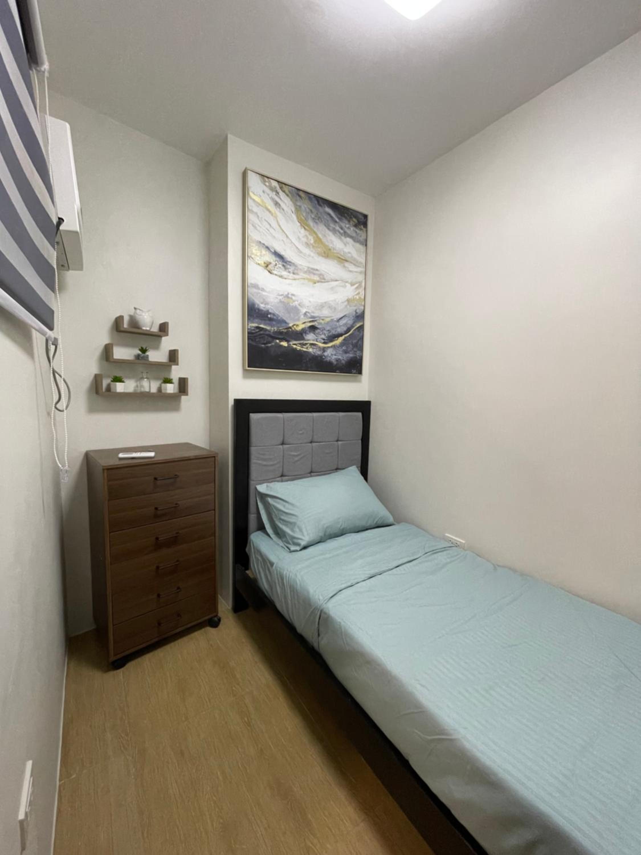 Single Room with Shared Bathroom