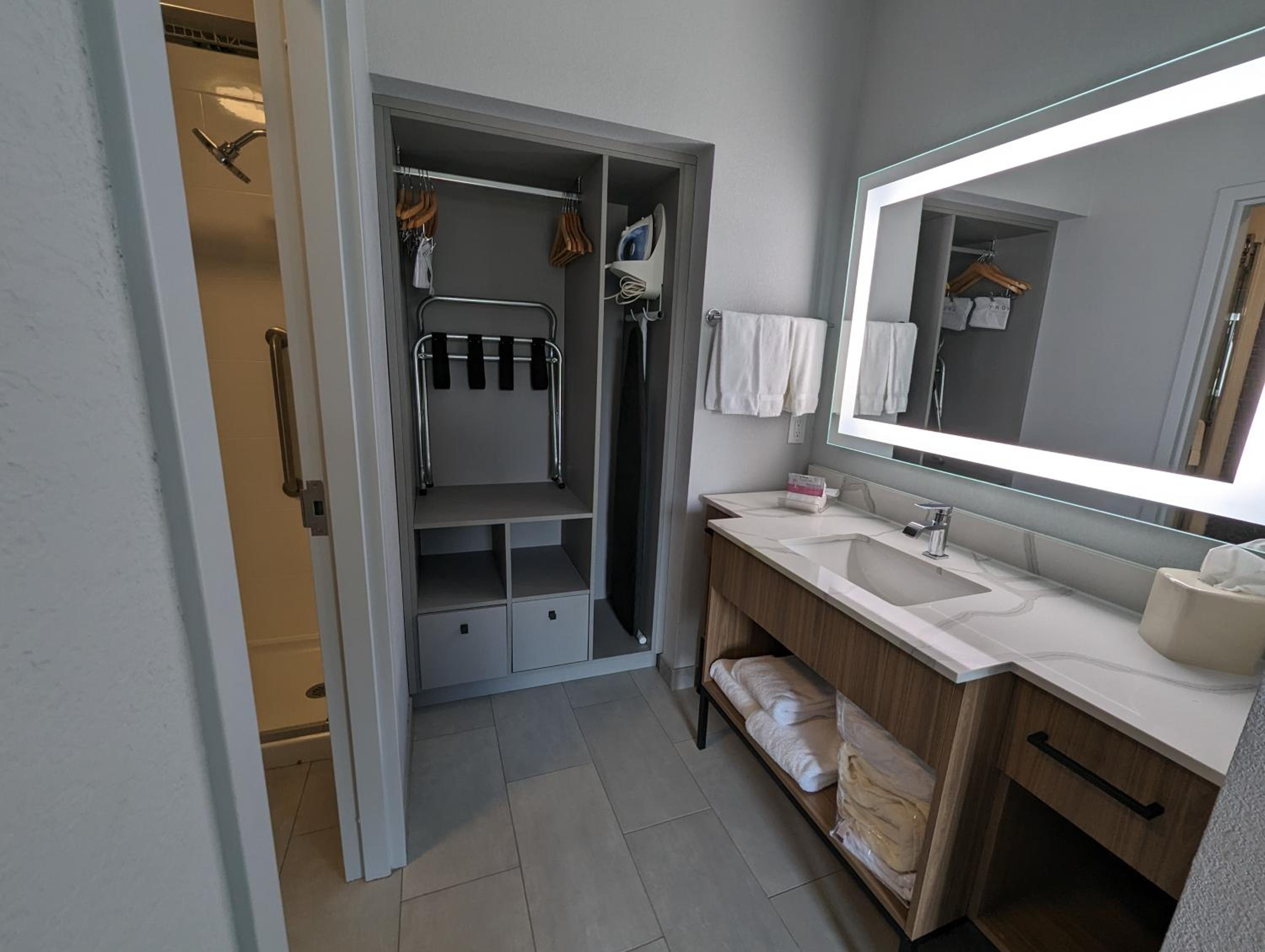 King Studio Suite - Non-Smoking - Photo 5