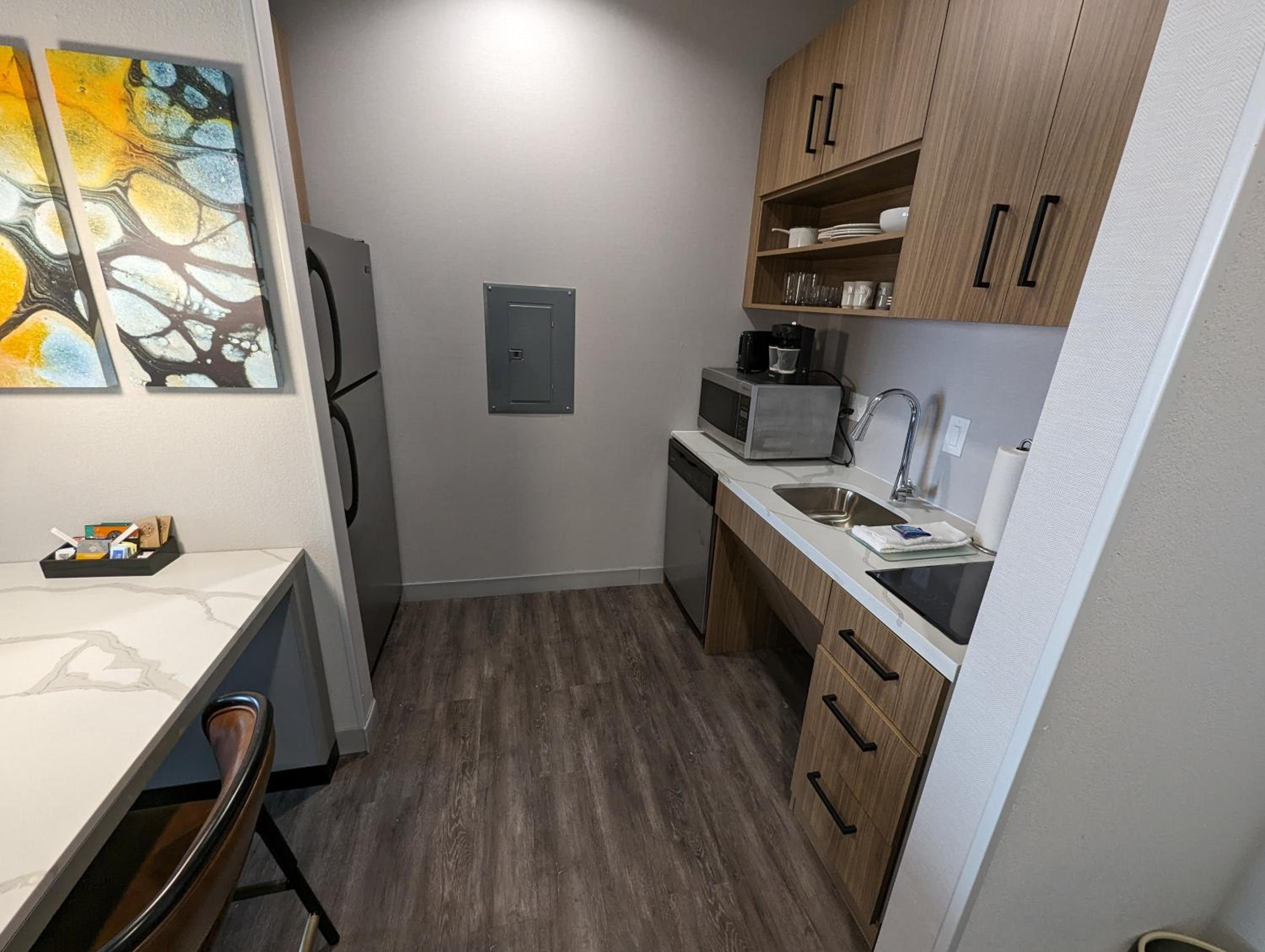 King Suite - Hearing Access/Non-Smoking - Photo 3