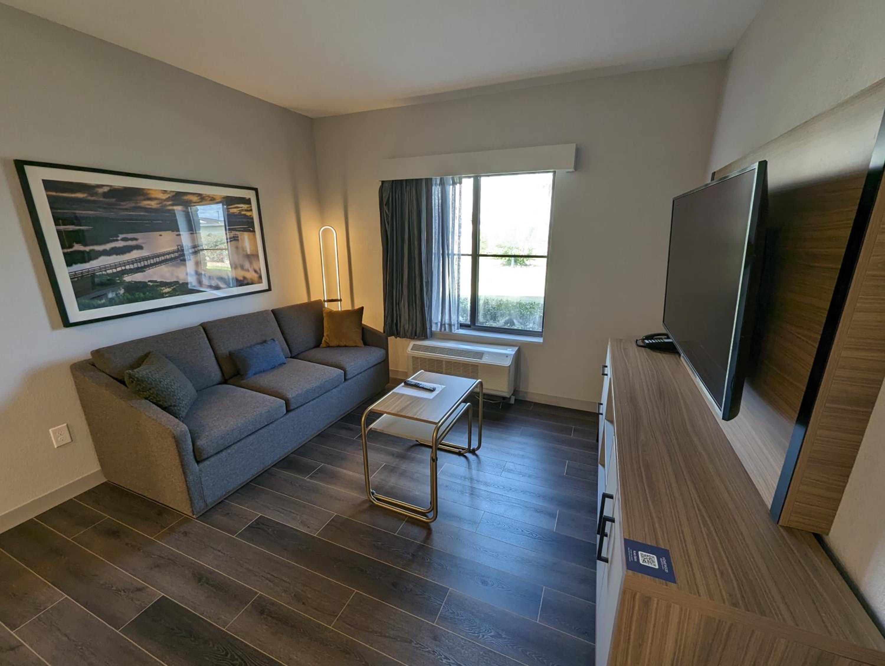 One-Bedroom King Suite - Non-Smoking - Photo 4