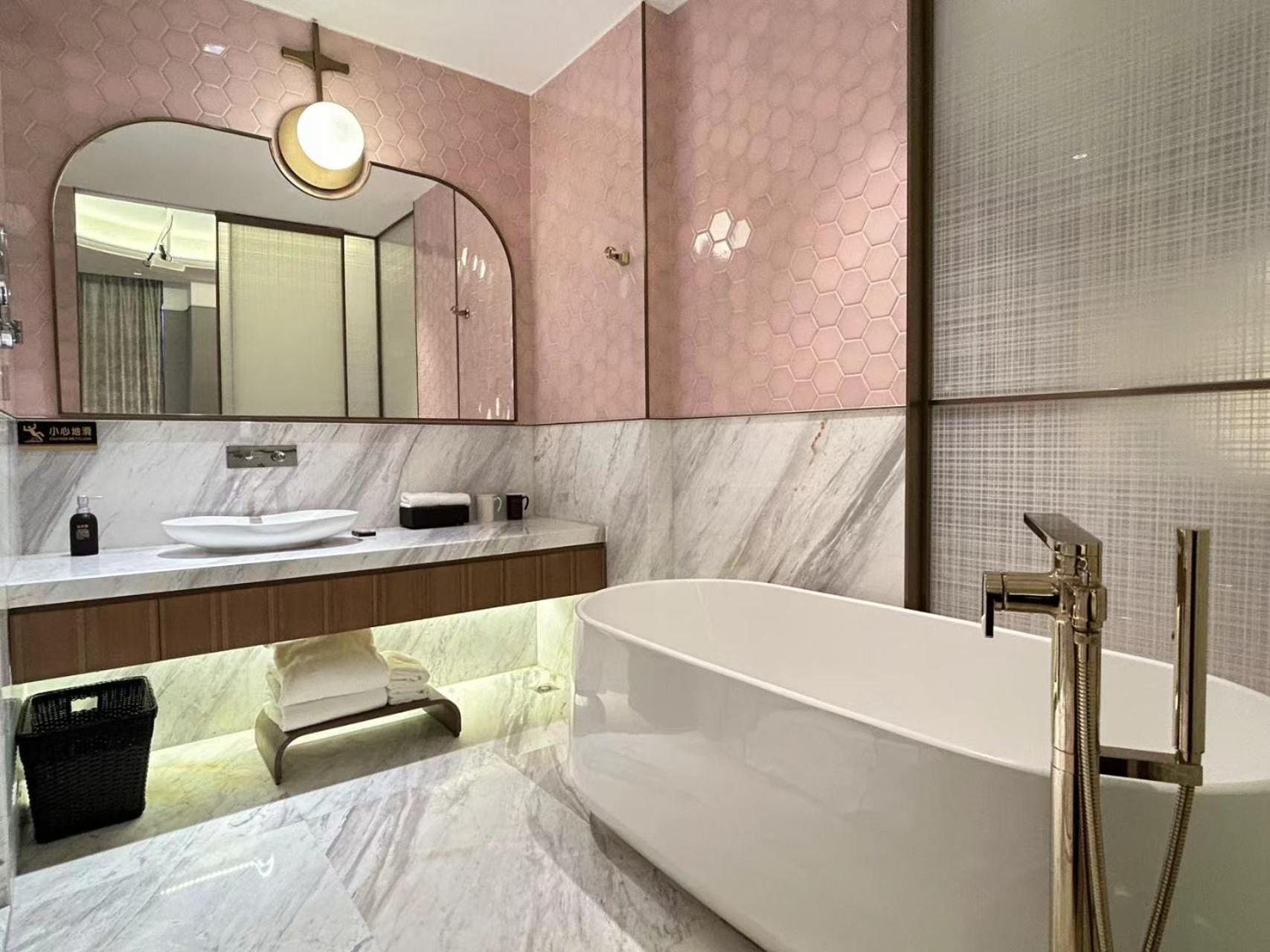 Deluxe Double Room With Bath photo 3