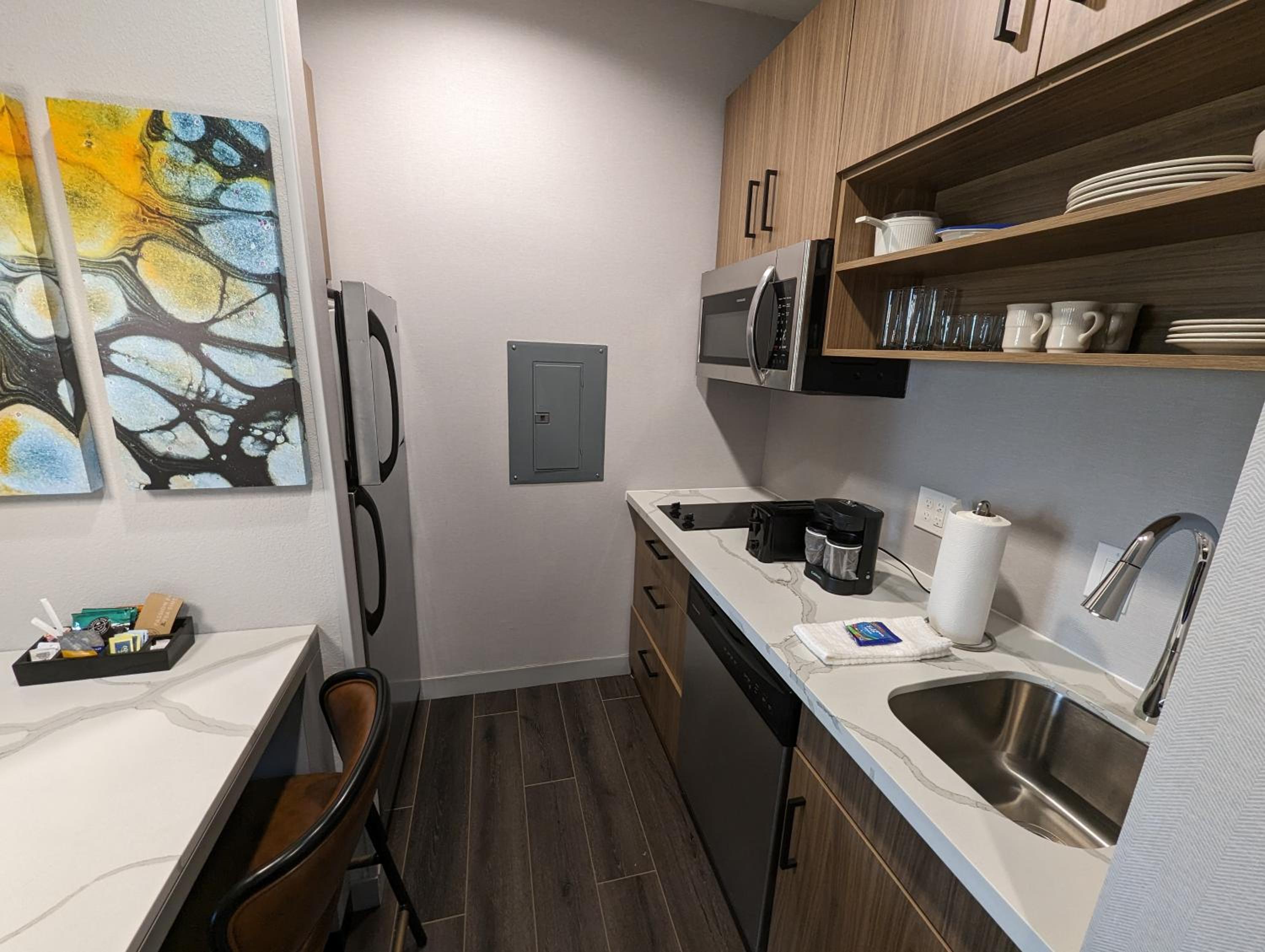 One-Bedroom King Suite - Non-Smoking - Photo 7
