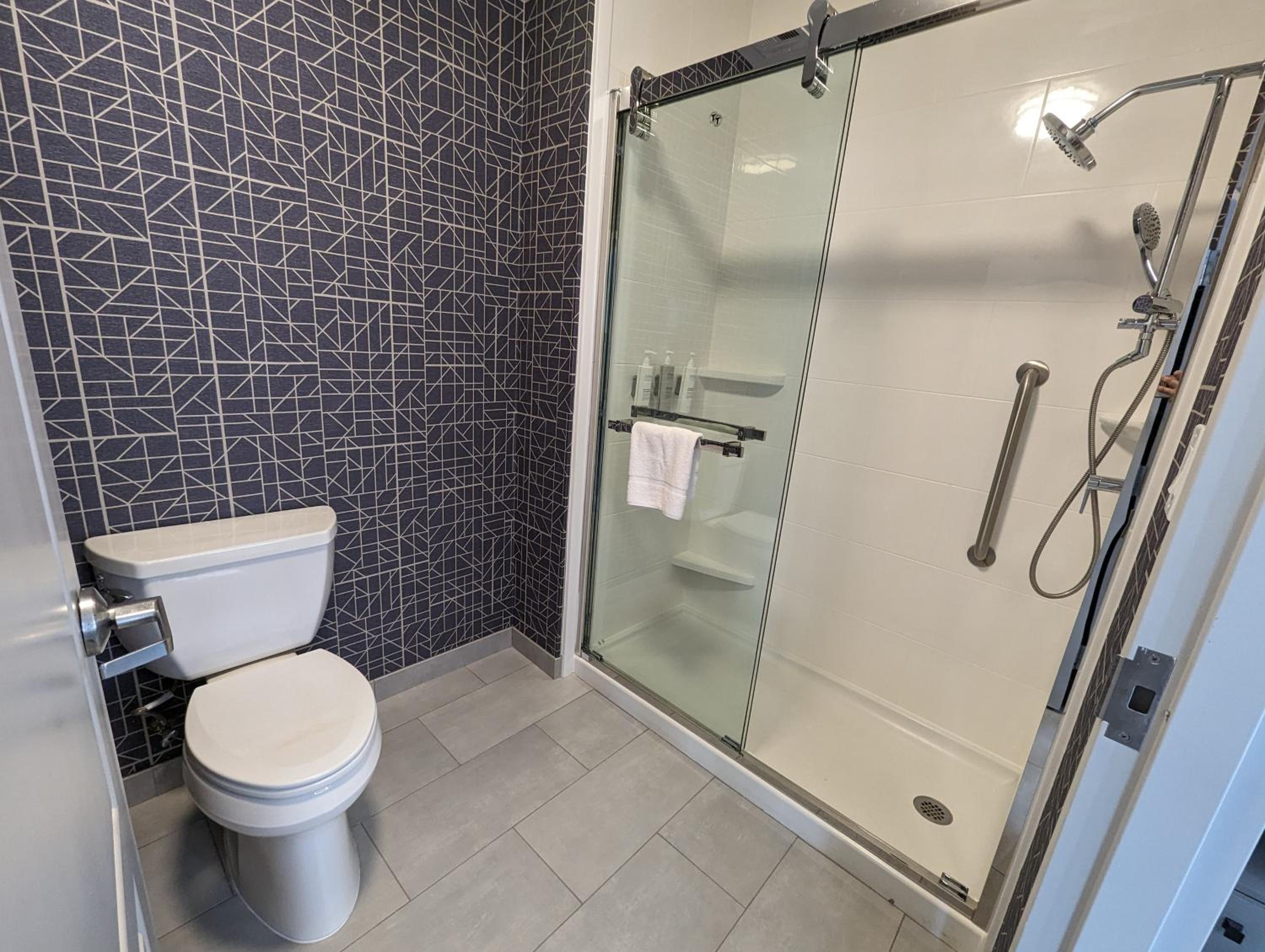 King Studio Suite - Non-Smoking - Photo 3