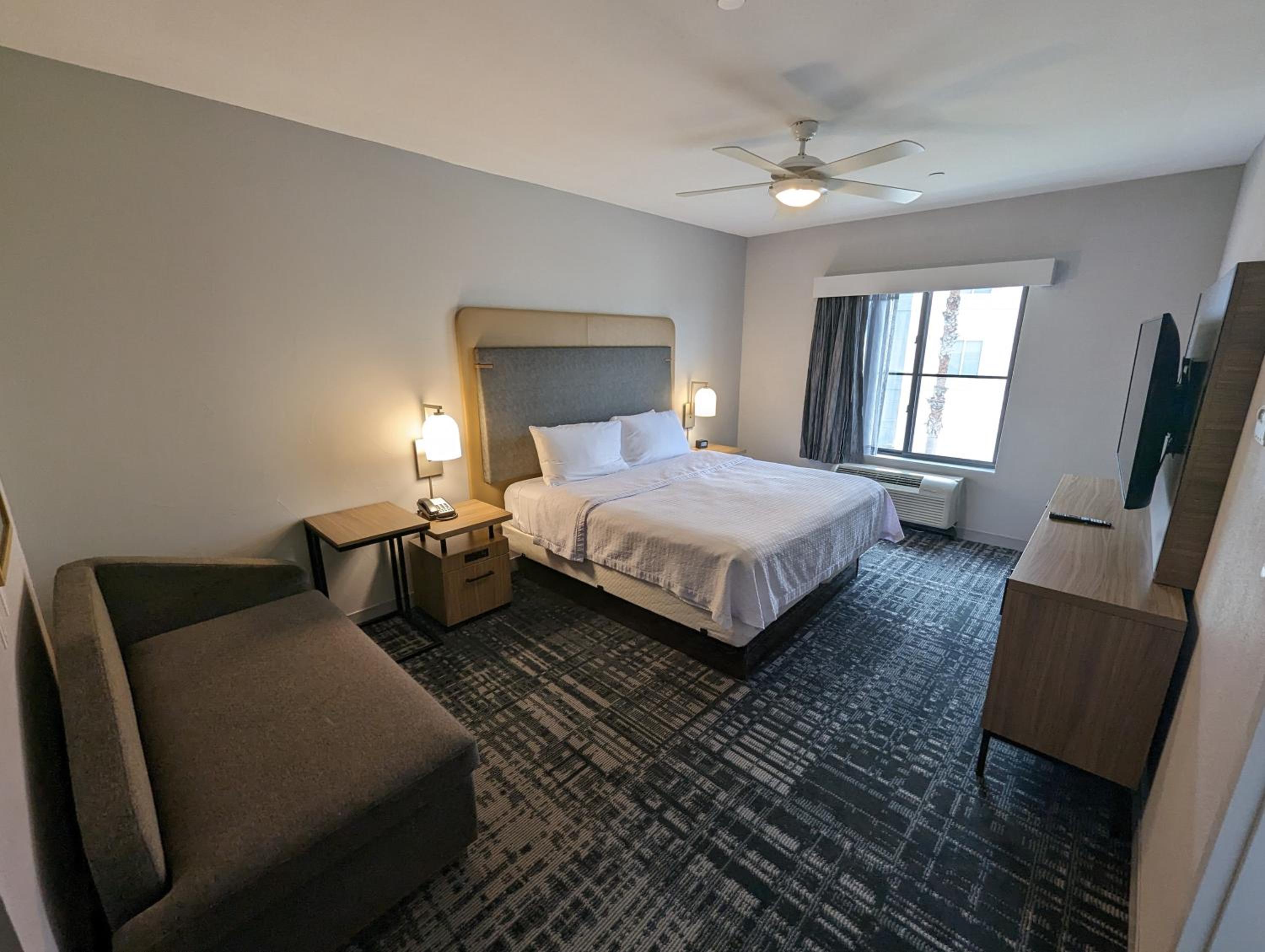 King Suite - Hearing Access/Non-Smoking - Photo 5