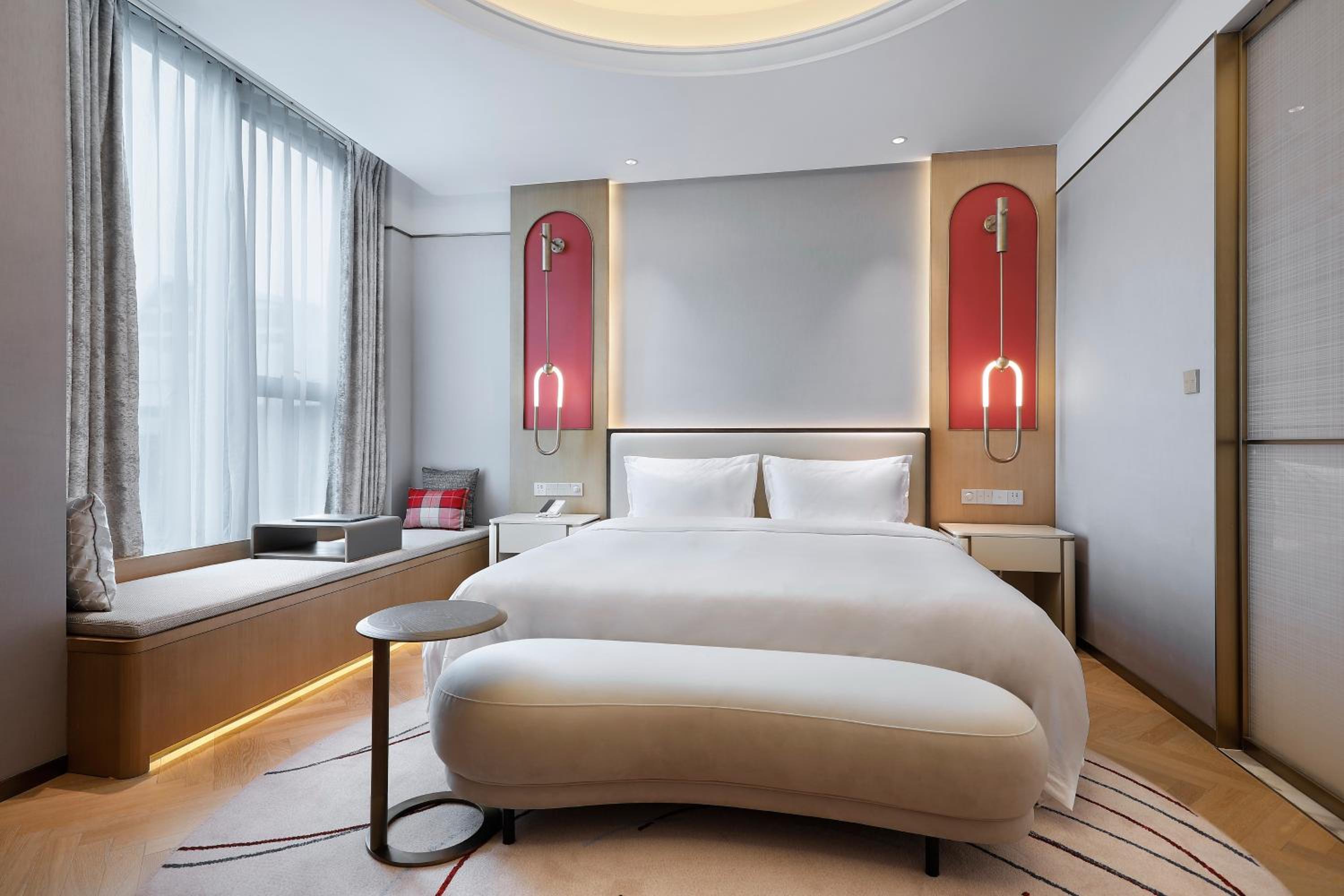 Deluxe Double Room With Bath photo 2