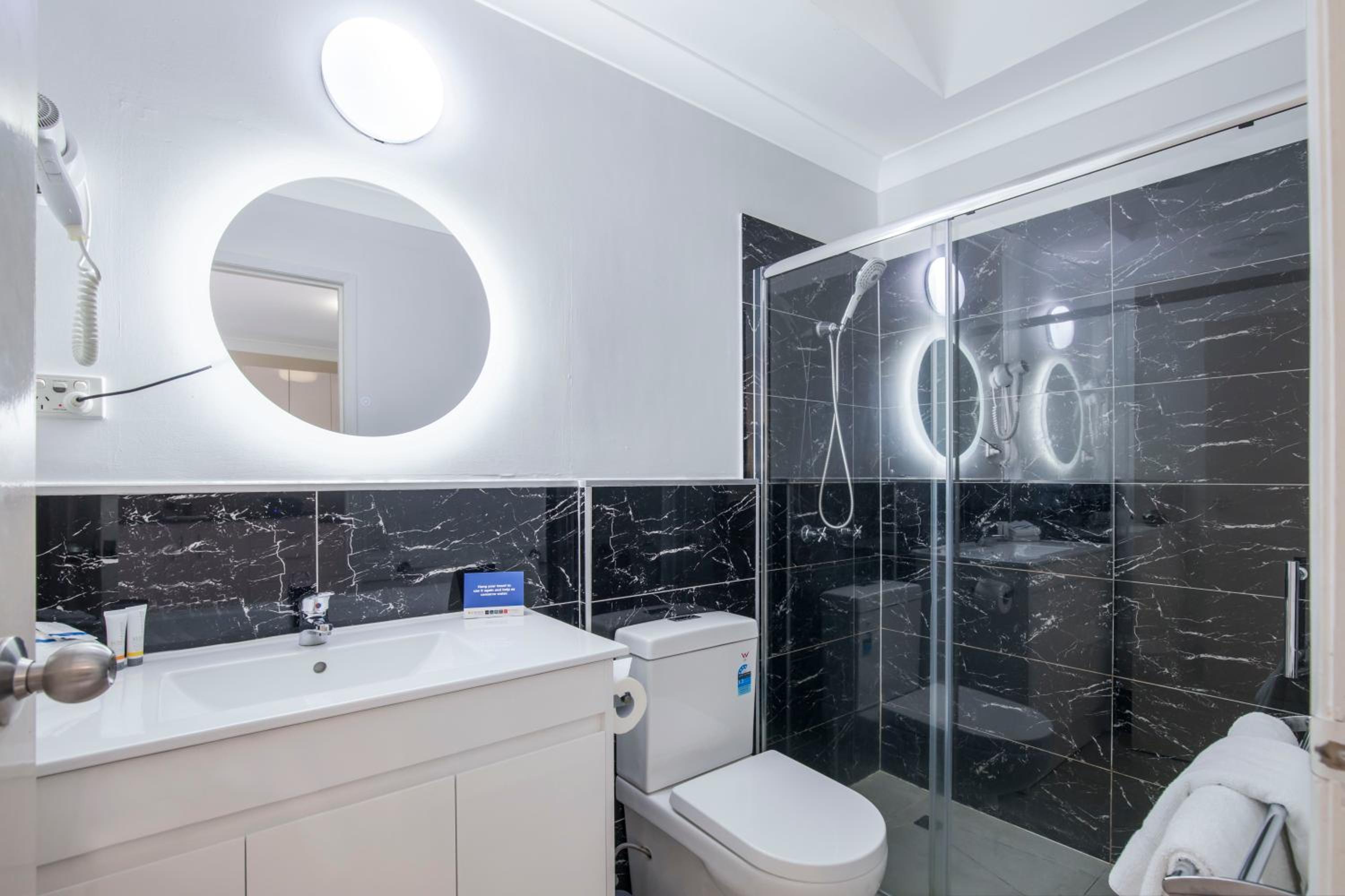 King Room with Kitchen Facilities - Non Smoking