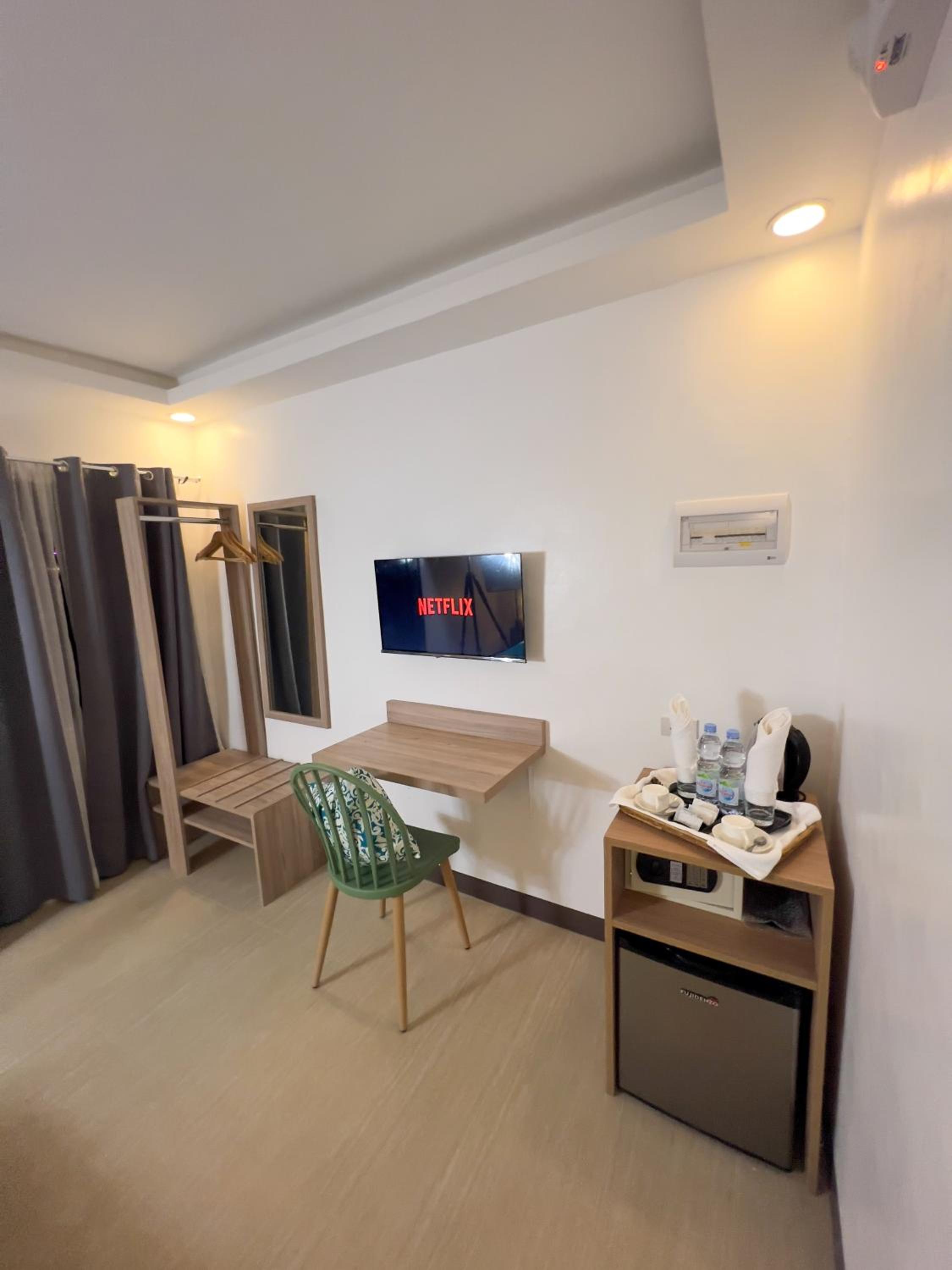 Standard Queen Room - Photo 5