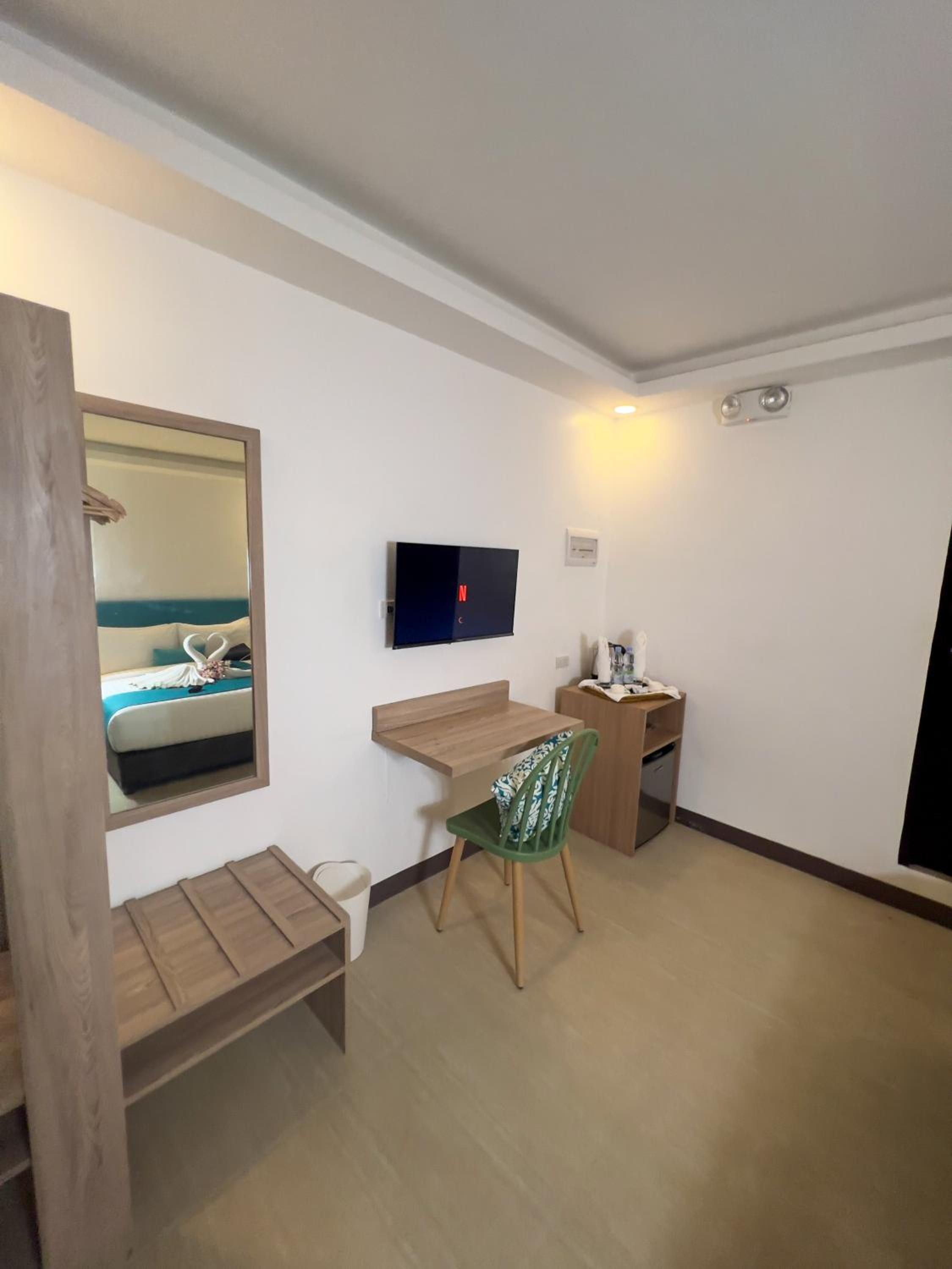 Standard Queen Room - Photo 4