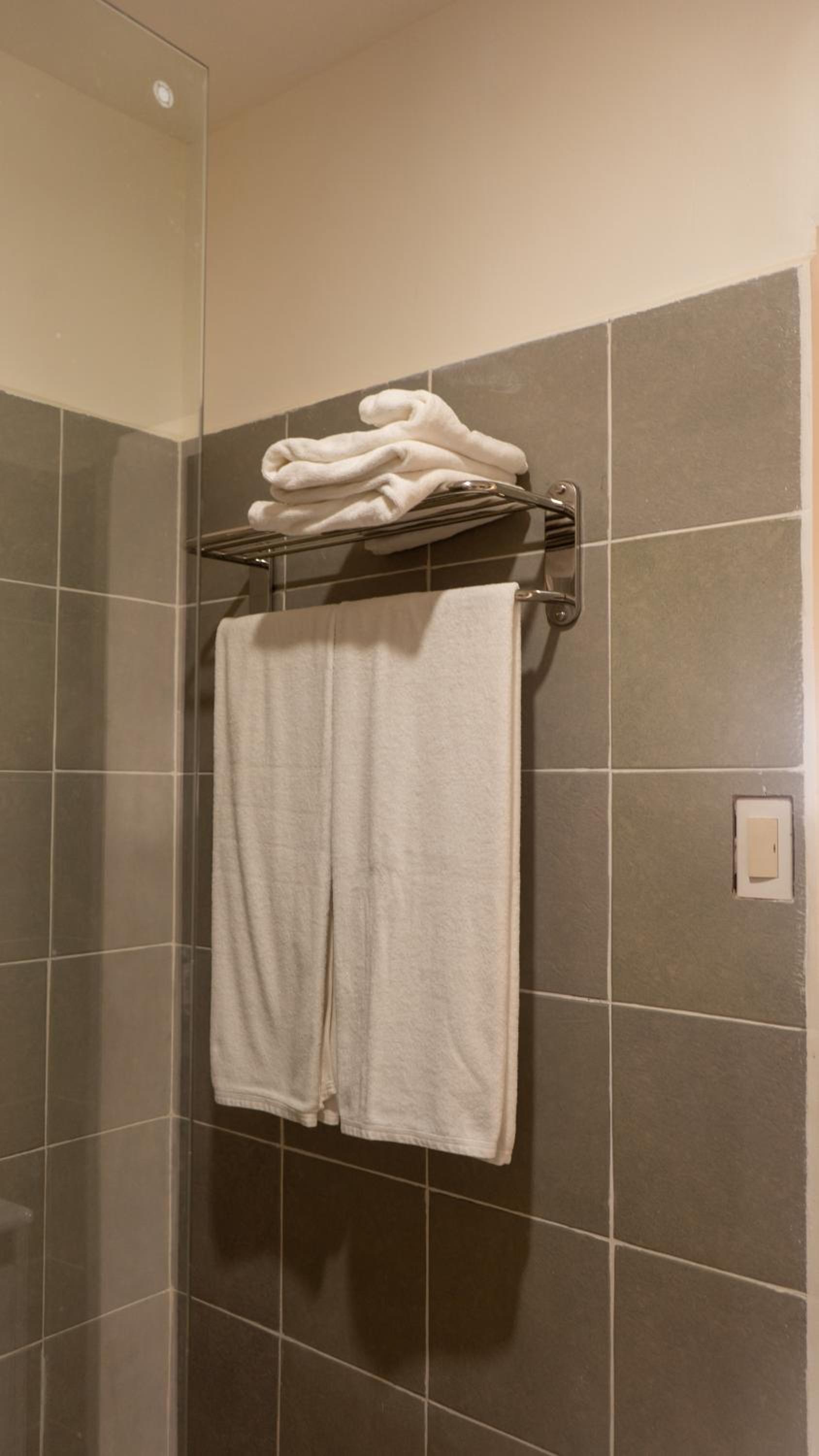 Premium Quadruple Room - Photo 12