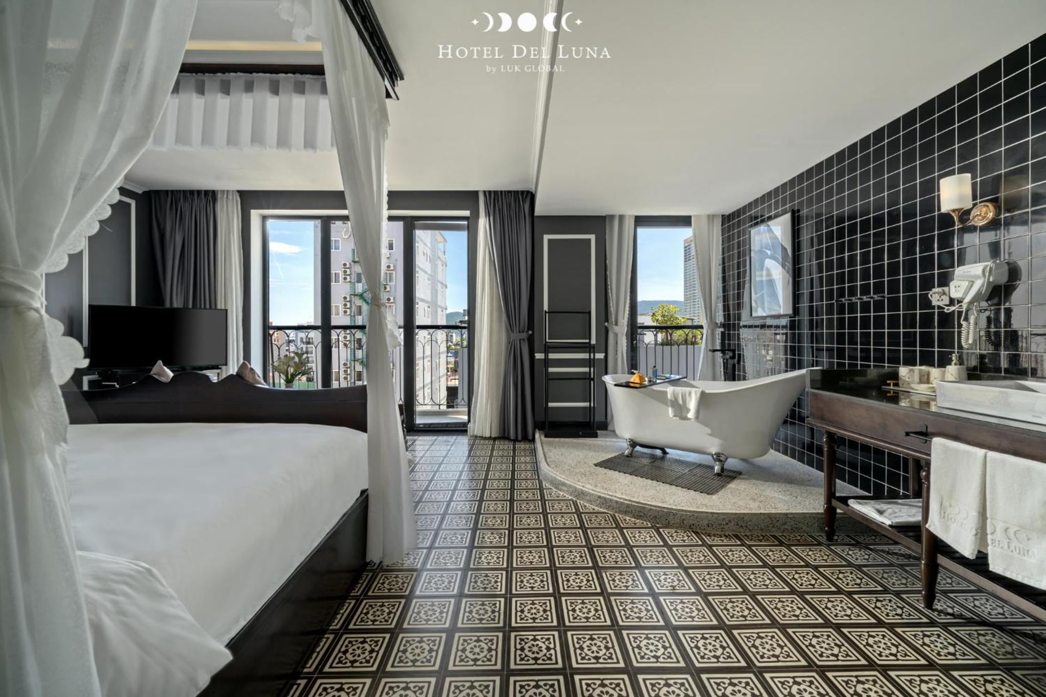 King Suite with Balcony - High Floor