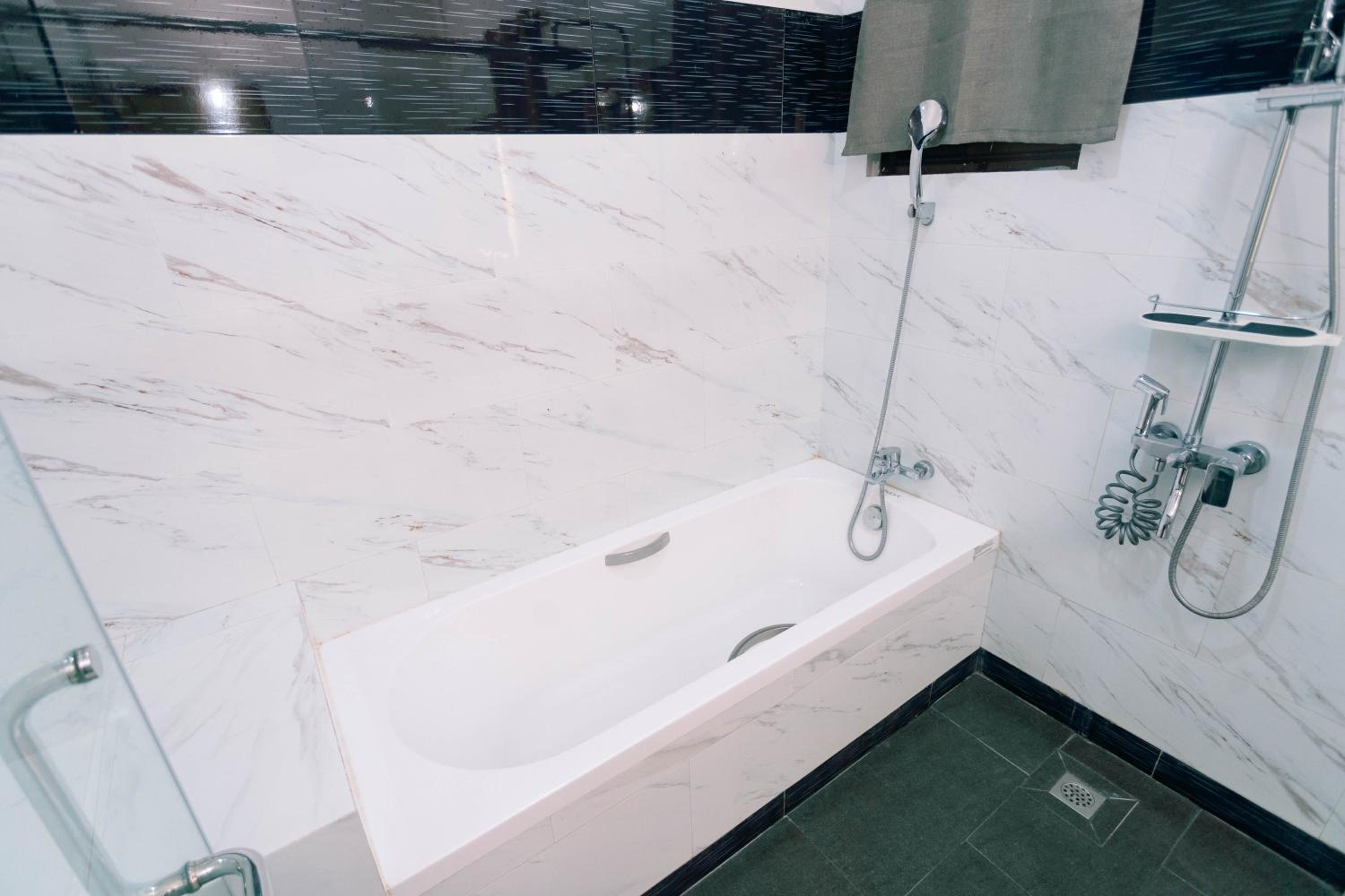 Executive Suite - Photo 20