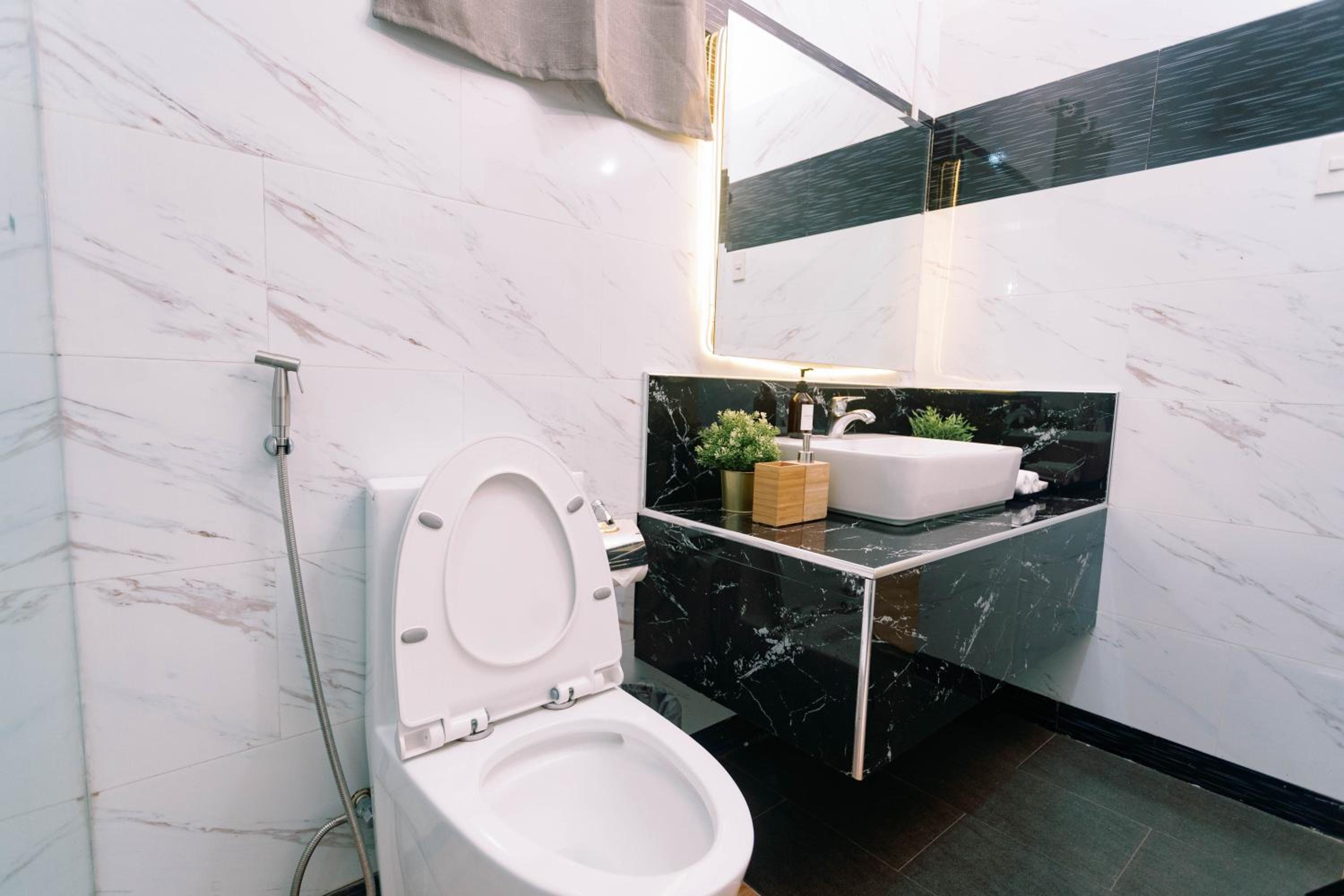 Executive Suite - Photo 18