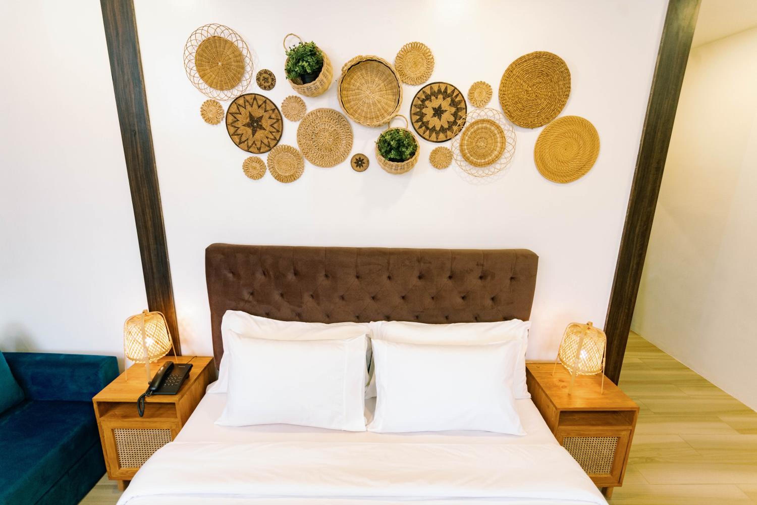 Executive Suite - Photo 23