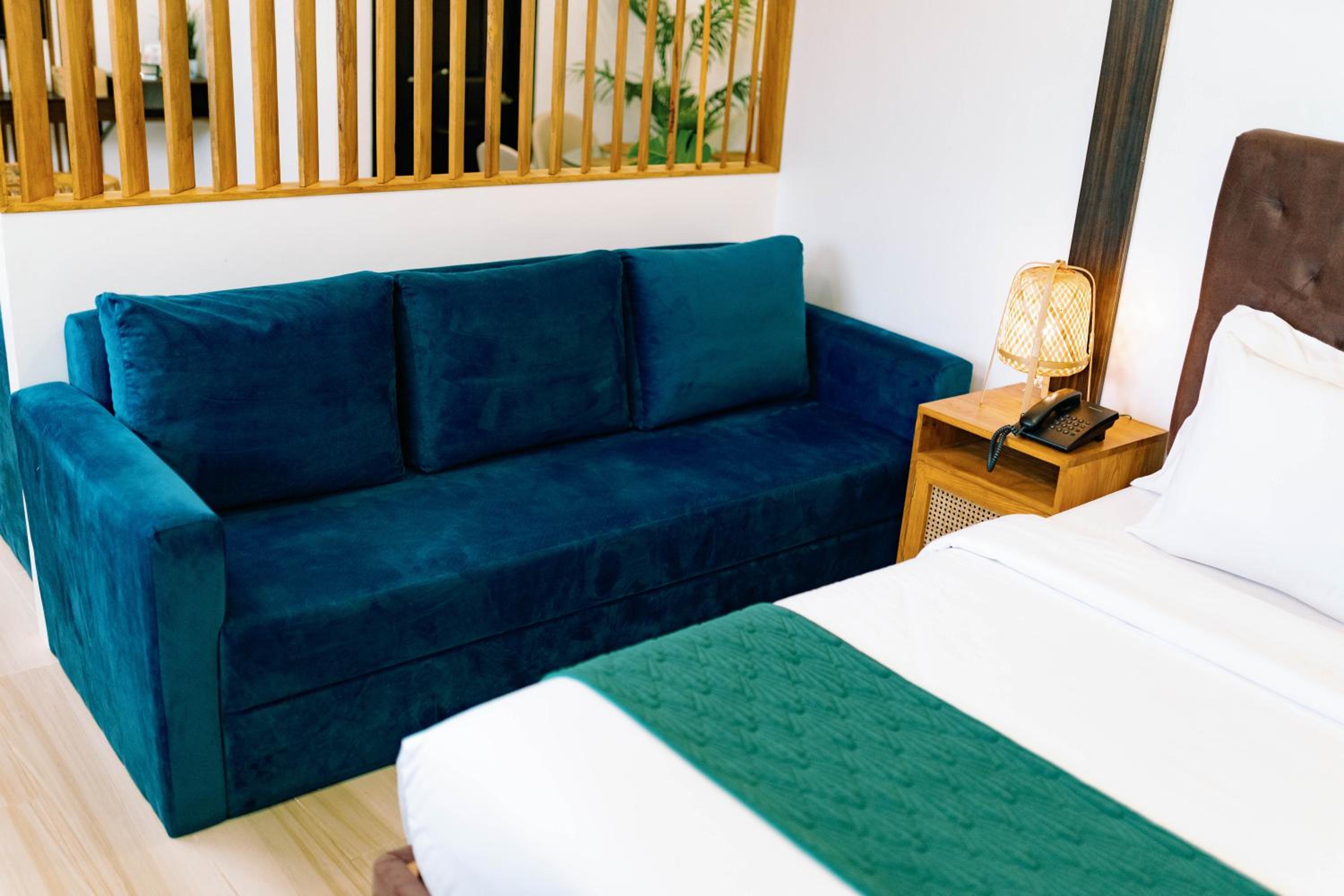 Executive Suite - Photo 3
