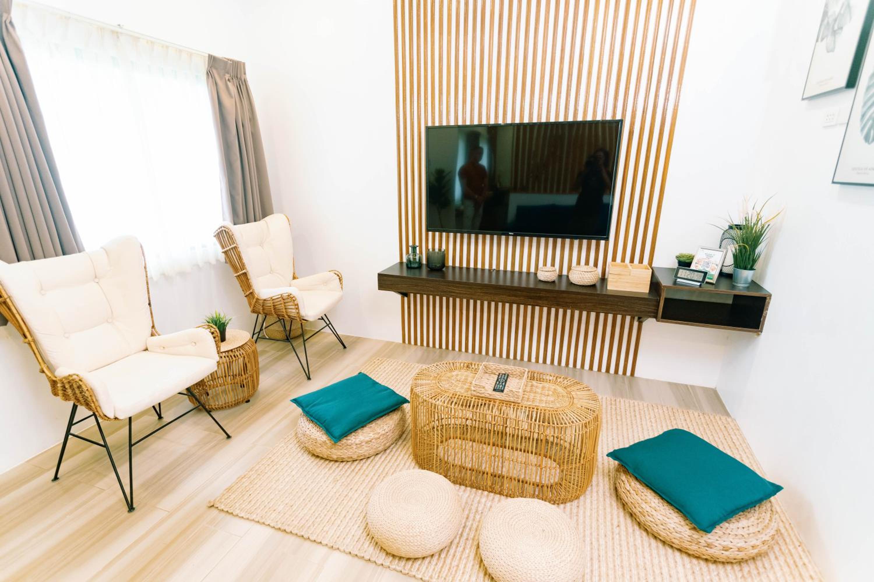 Executive Suite - Photo 10