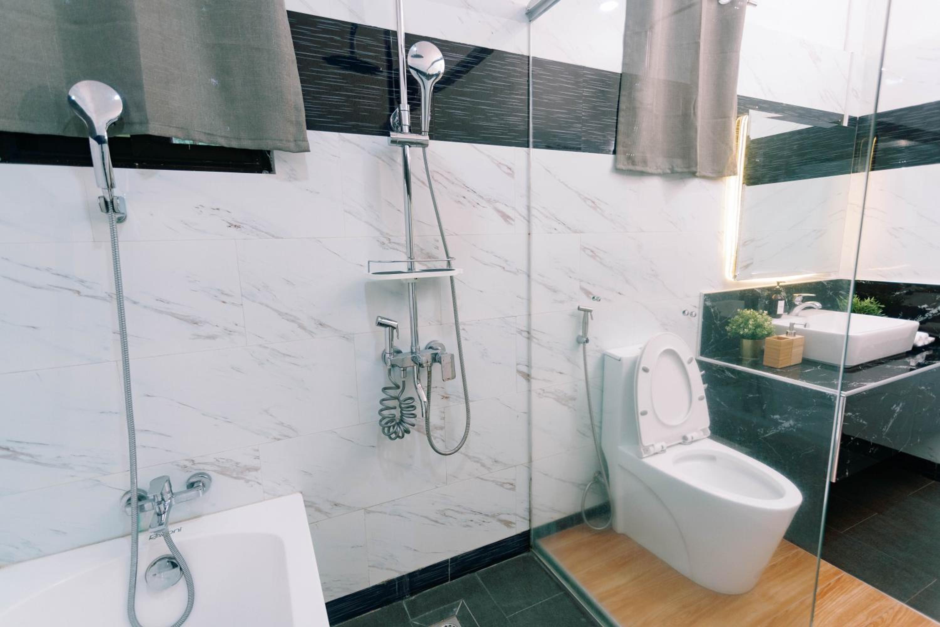 Executive Suite - Photo 17
