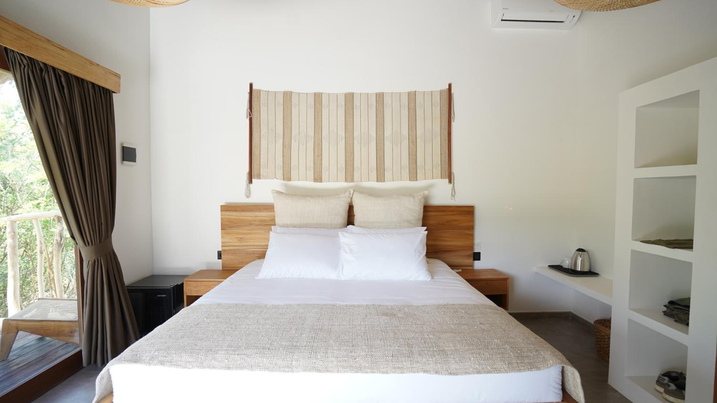Deluxe Double Room with Balcony photo 3