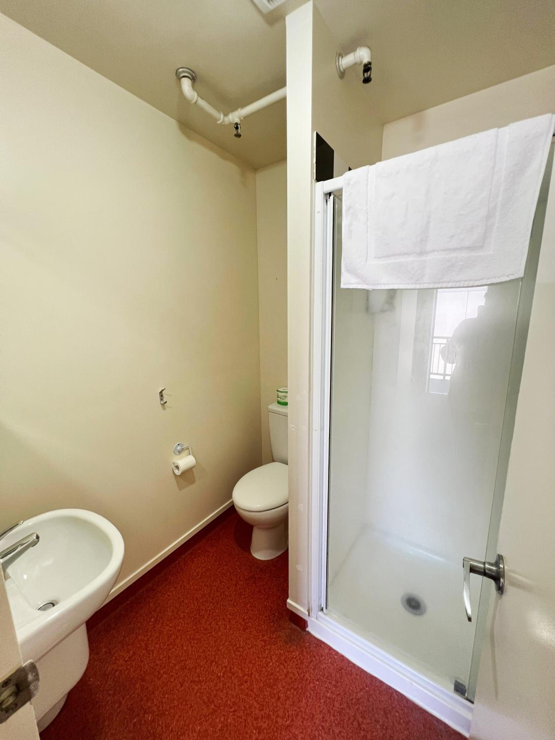 Economy Twin Room - Photo 3