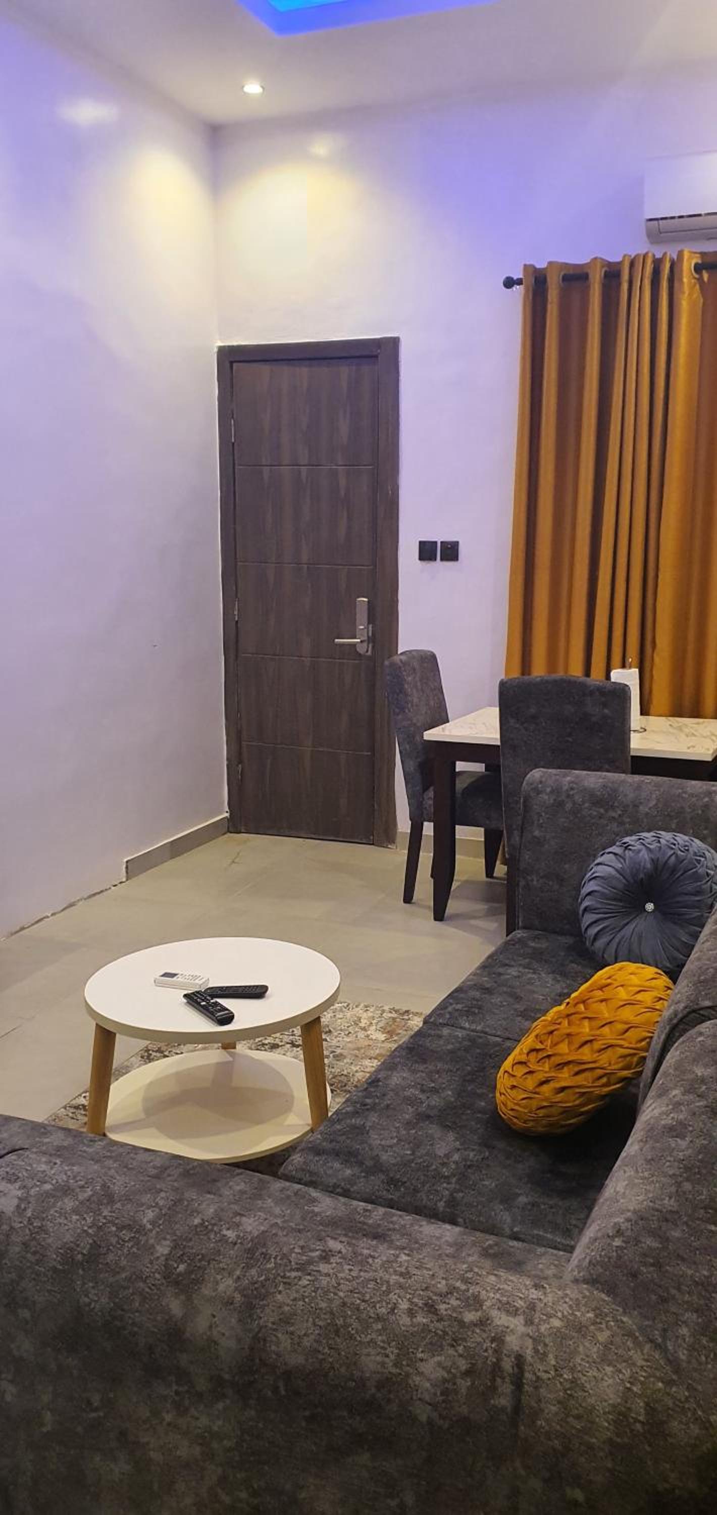 One-Bedroom Apartment photo 2