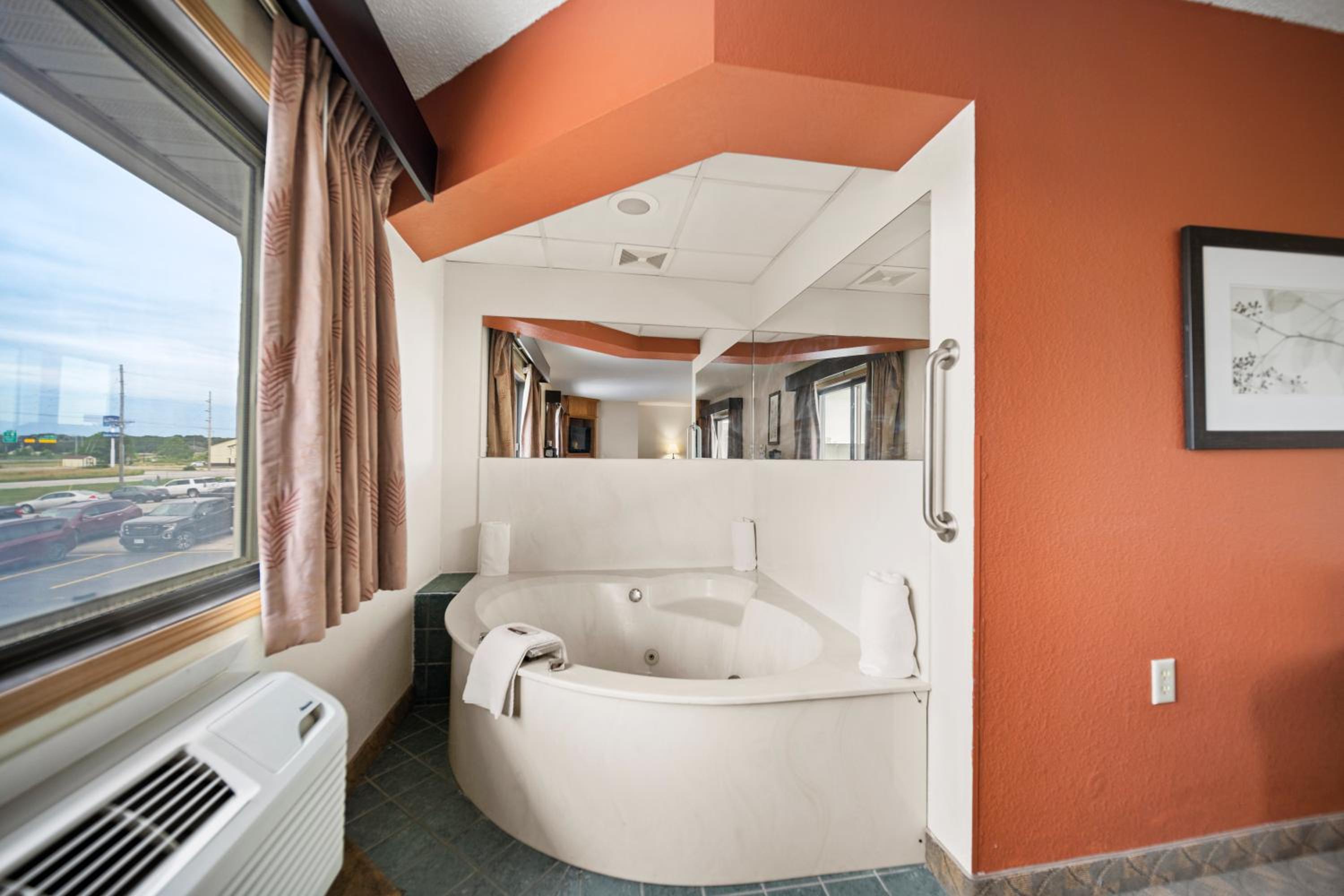 Deluxe Studio Suite - Non-Smoking photo 3
