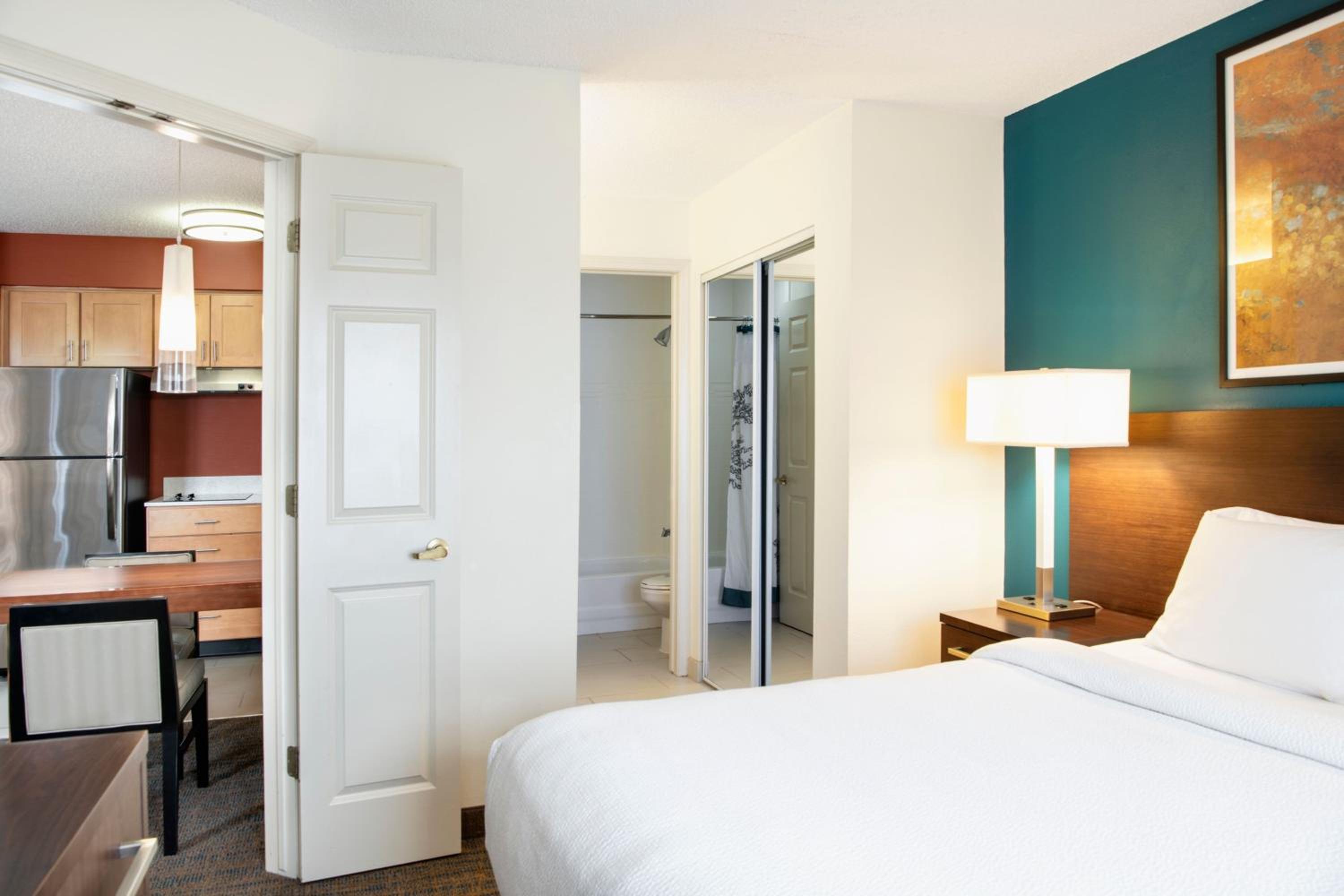 One-Bedroom Queen Suite with Sofa Bed - Photo 5