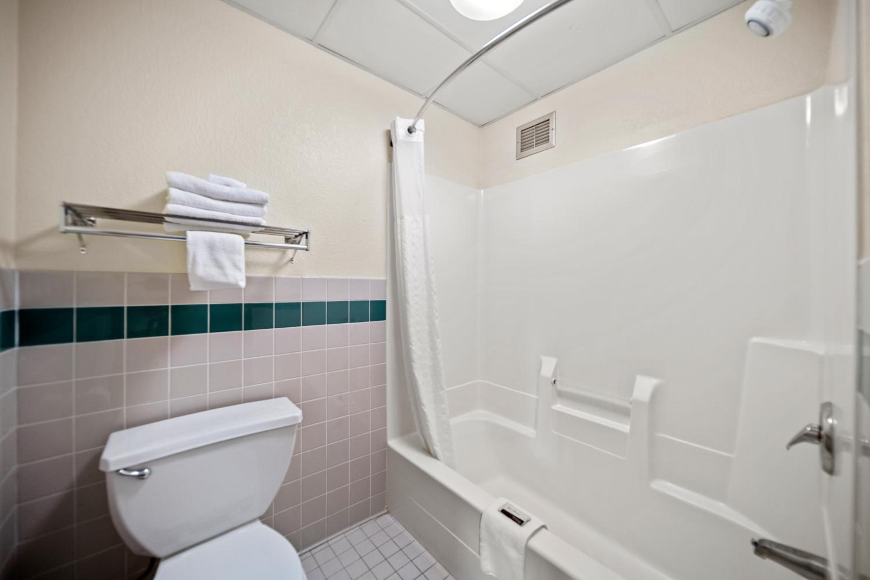 King Room - Non-Smoking photo 3
